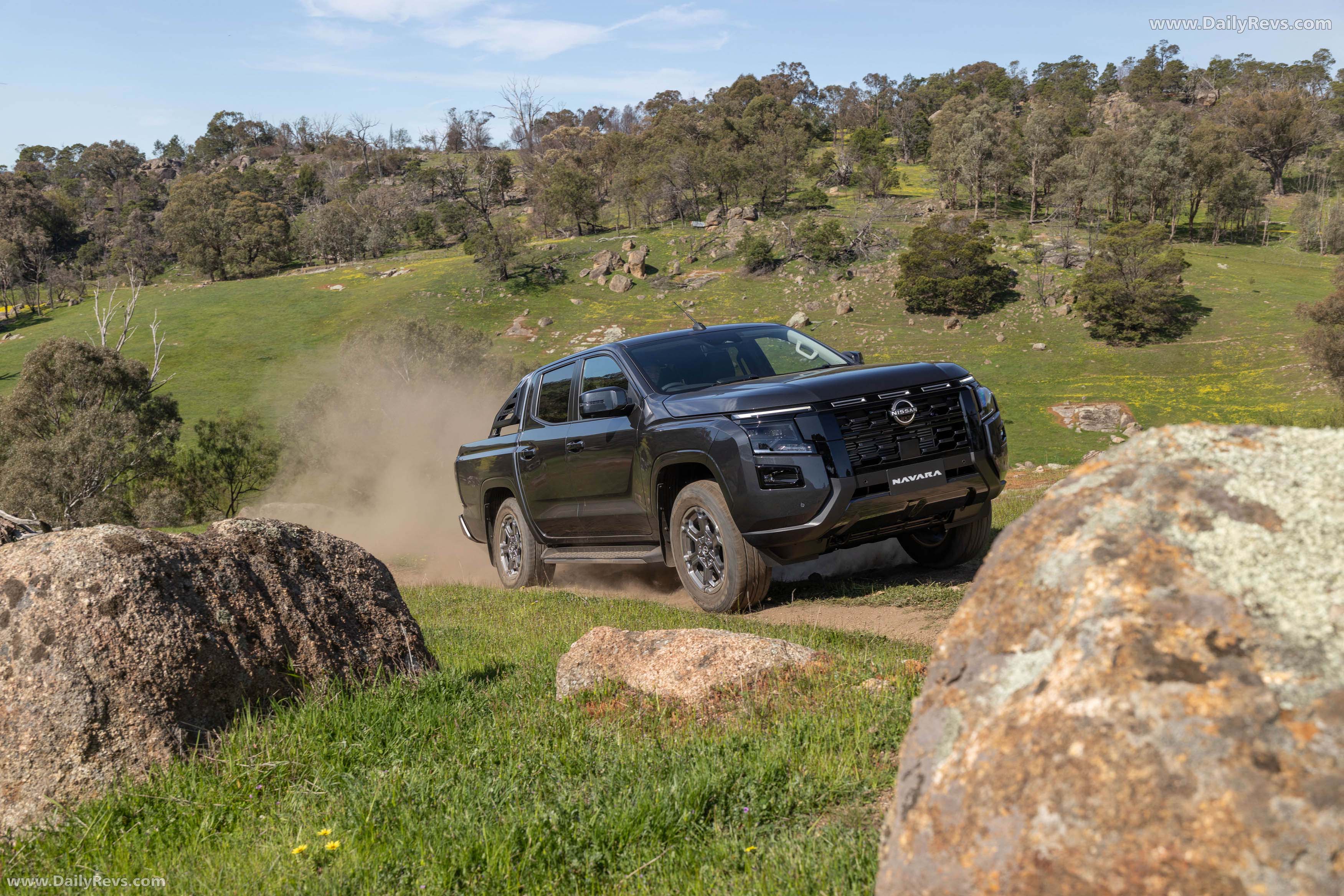 2026 Nissan Navara ST-X Front View