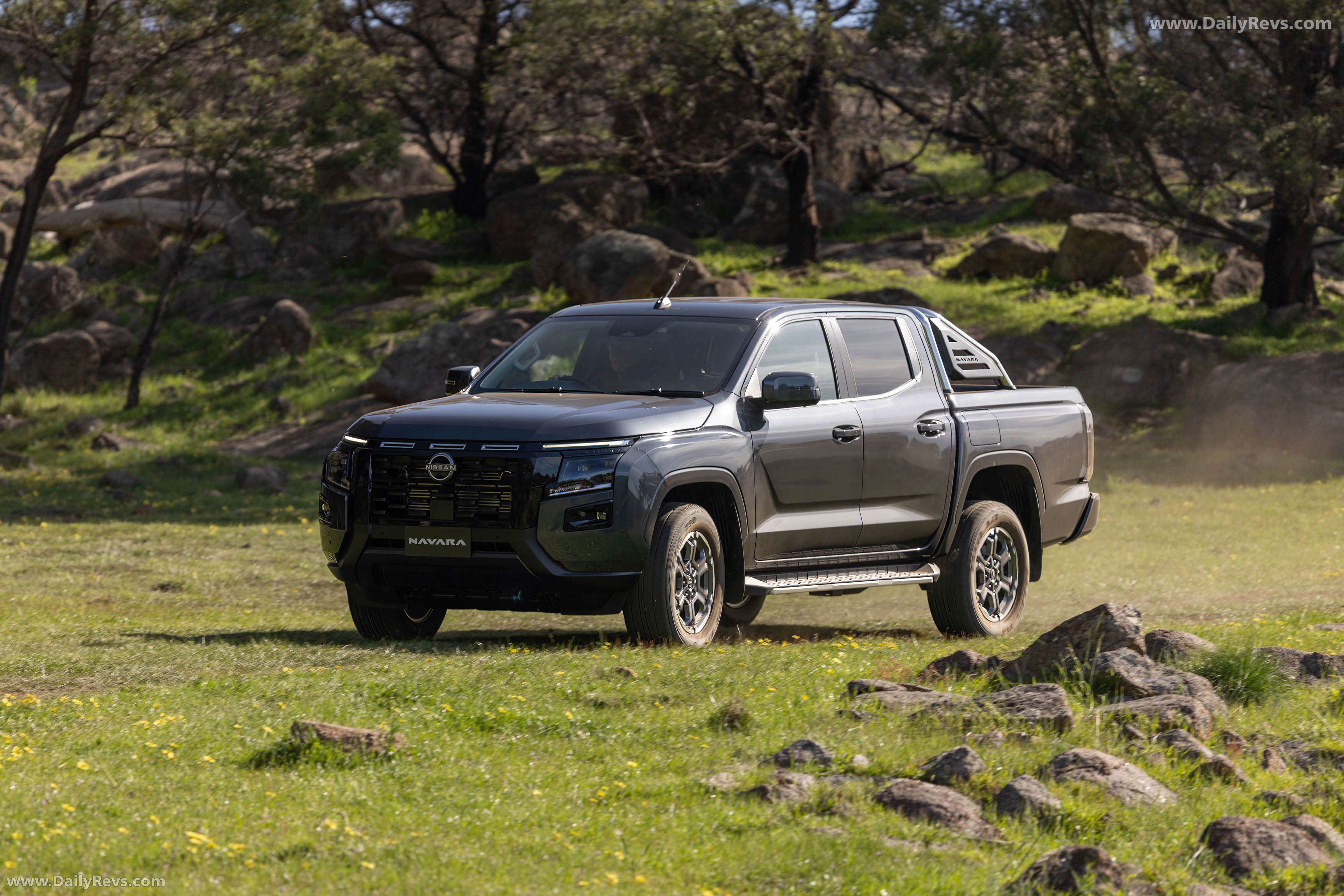 2026 Nissan Navara ST-X Front View