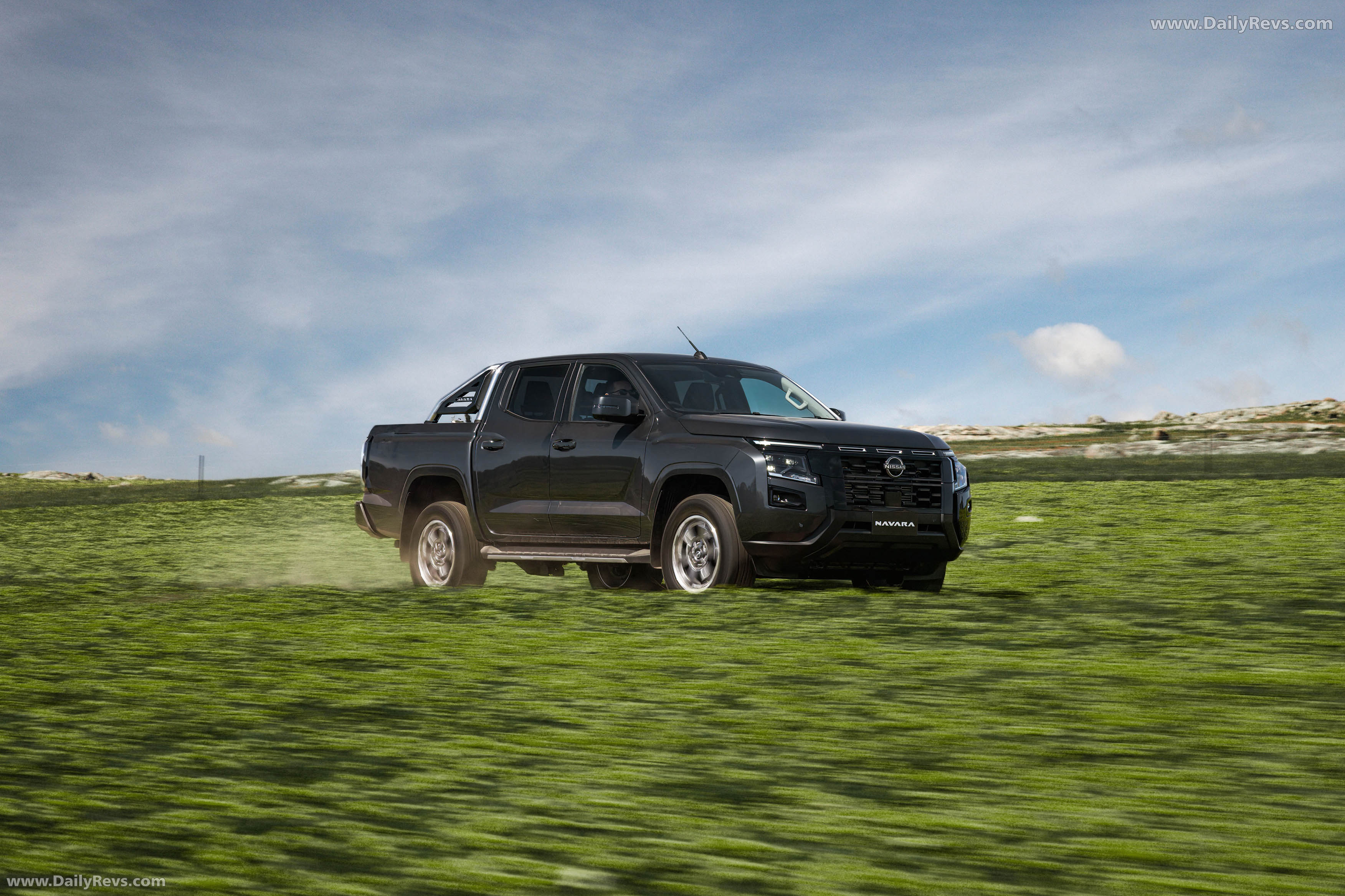 2026 Nissan Navara ST-X Front View