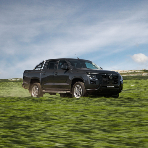 2026 Nissan Navara ST-X Front View