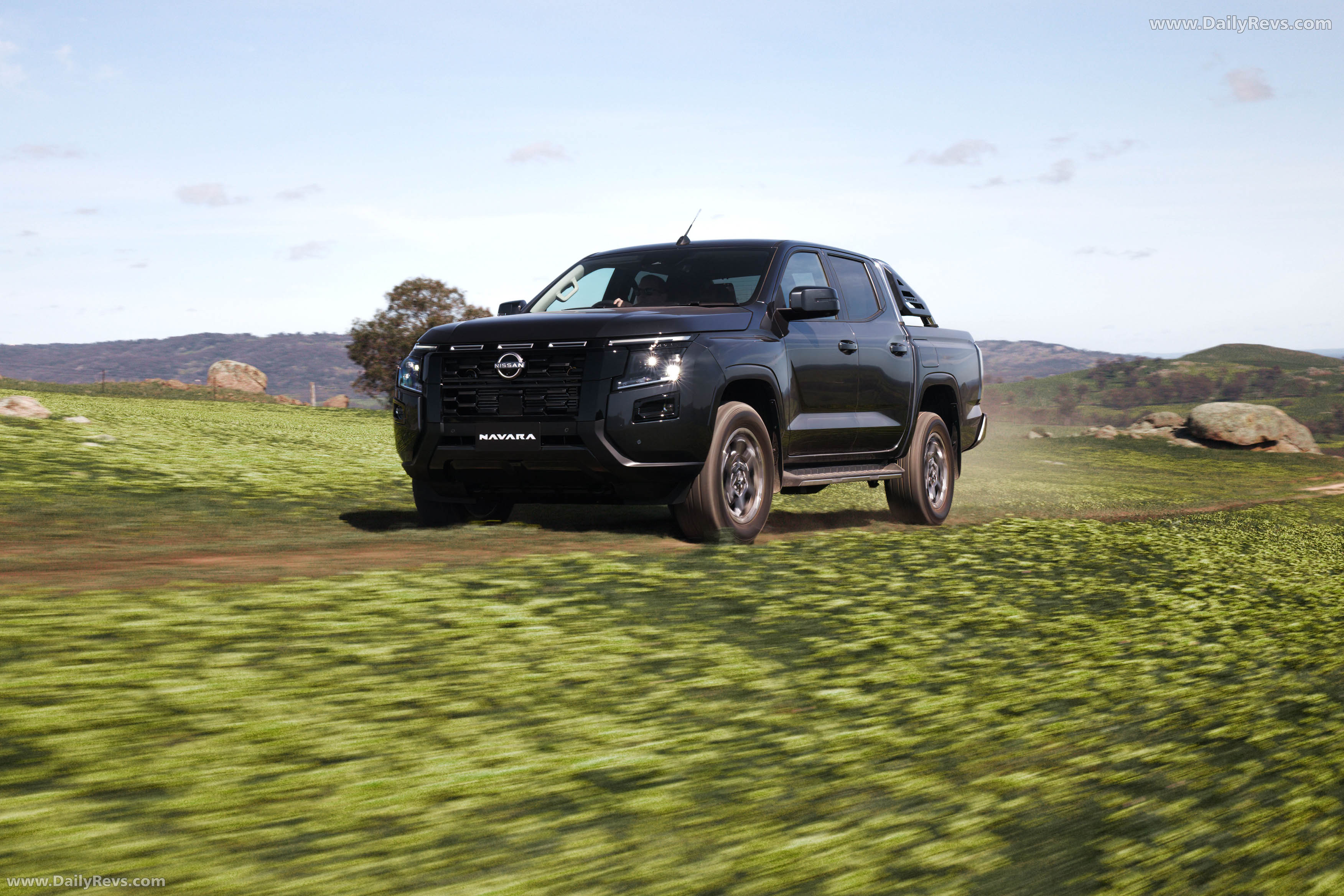 2026 Nissan Navara ST-X Front View