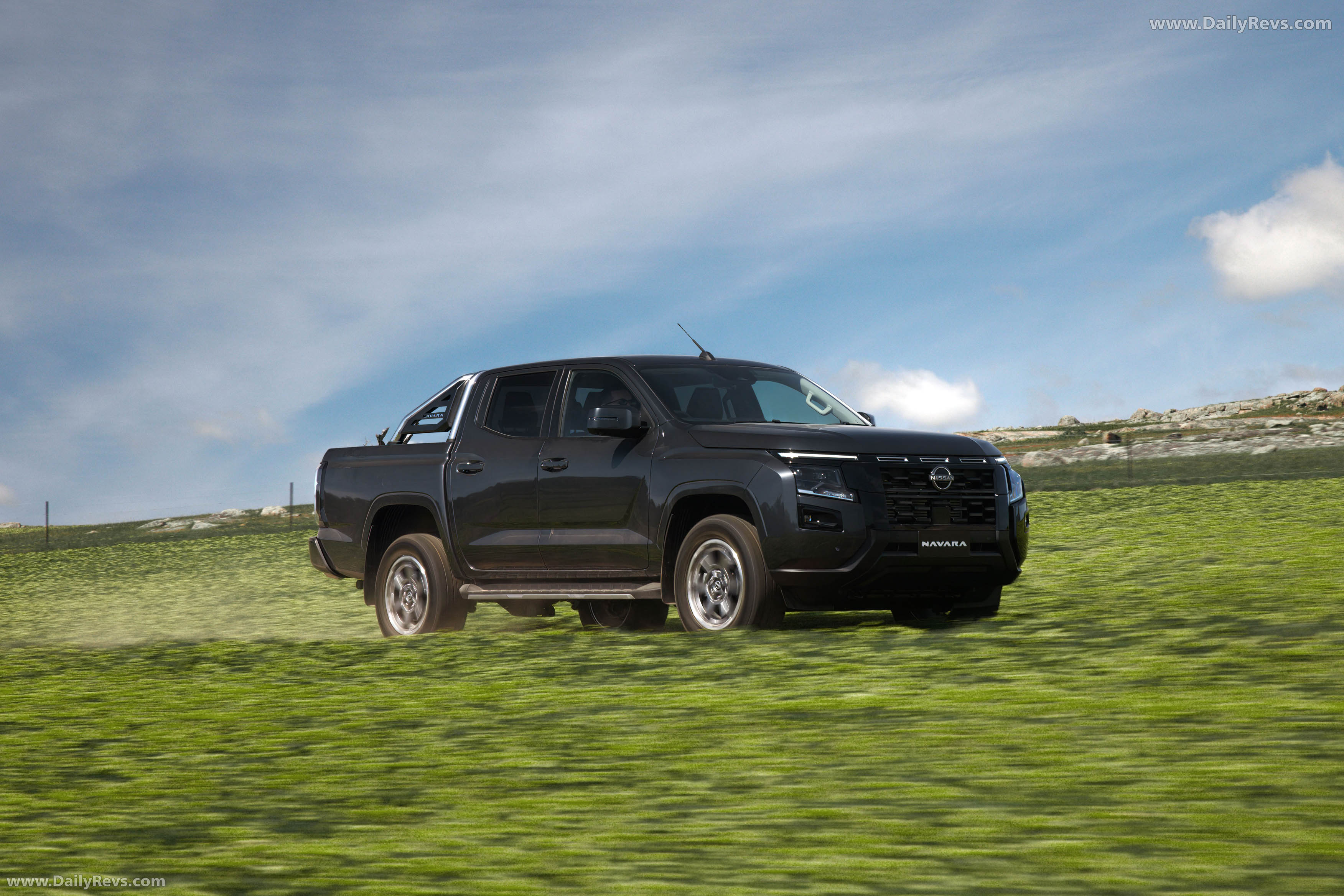 2026 Nissan Navara ST-X Front View