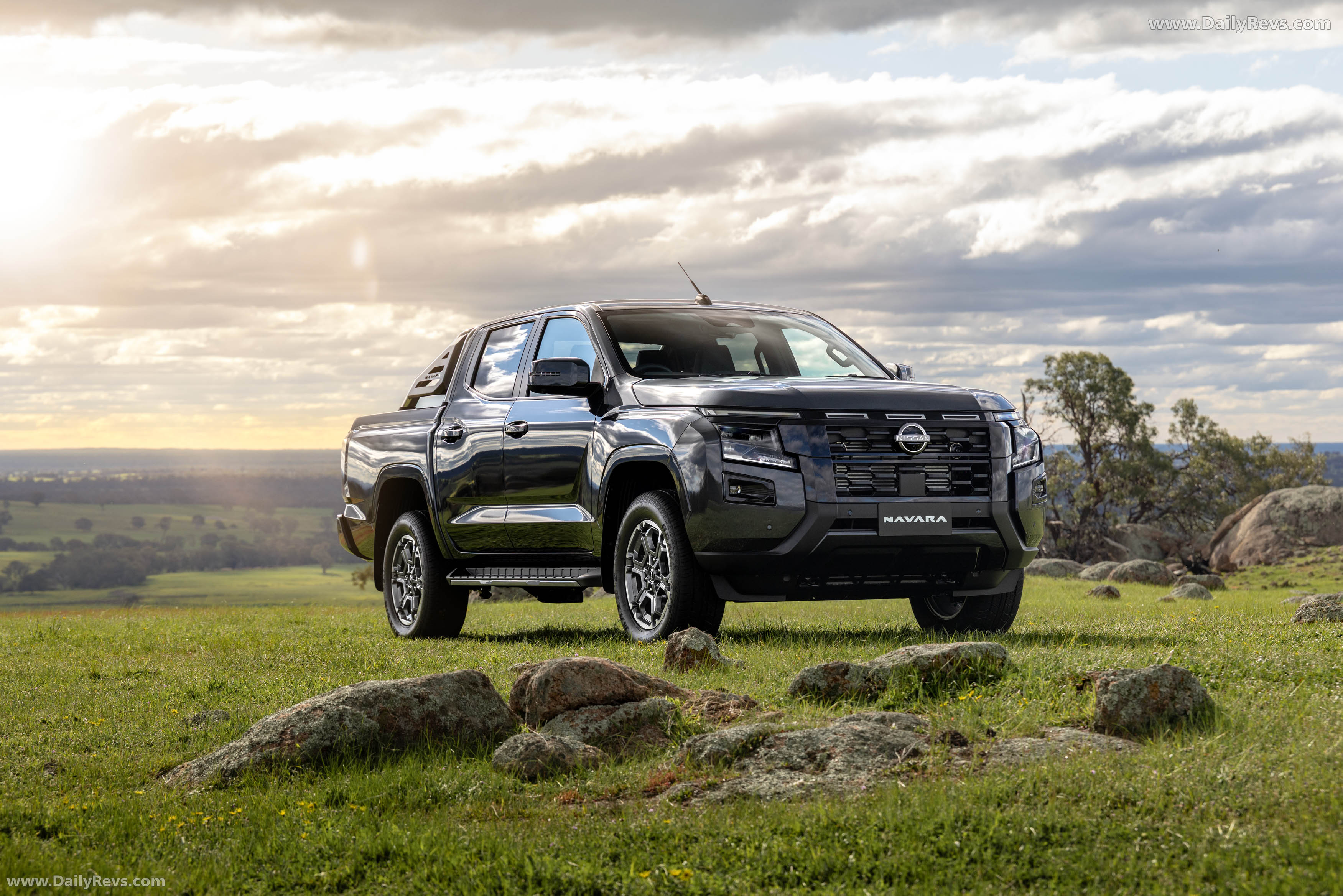 2026 Nissan Navara ST-X Front View