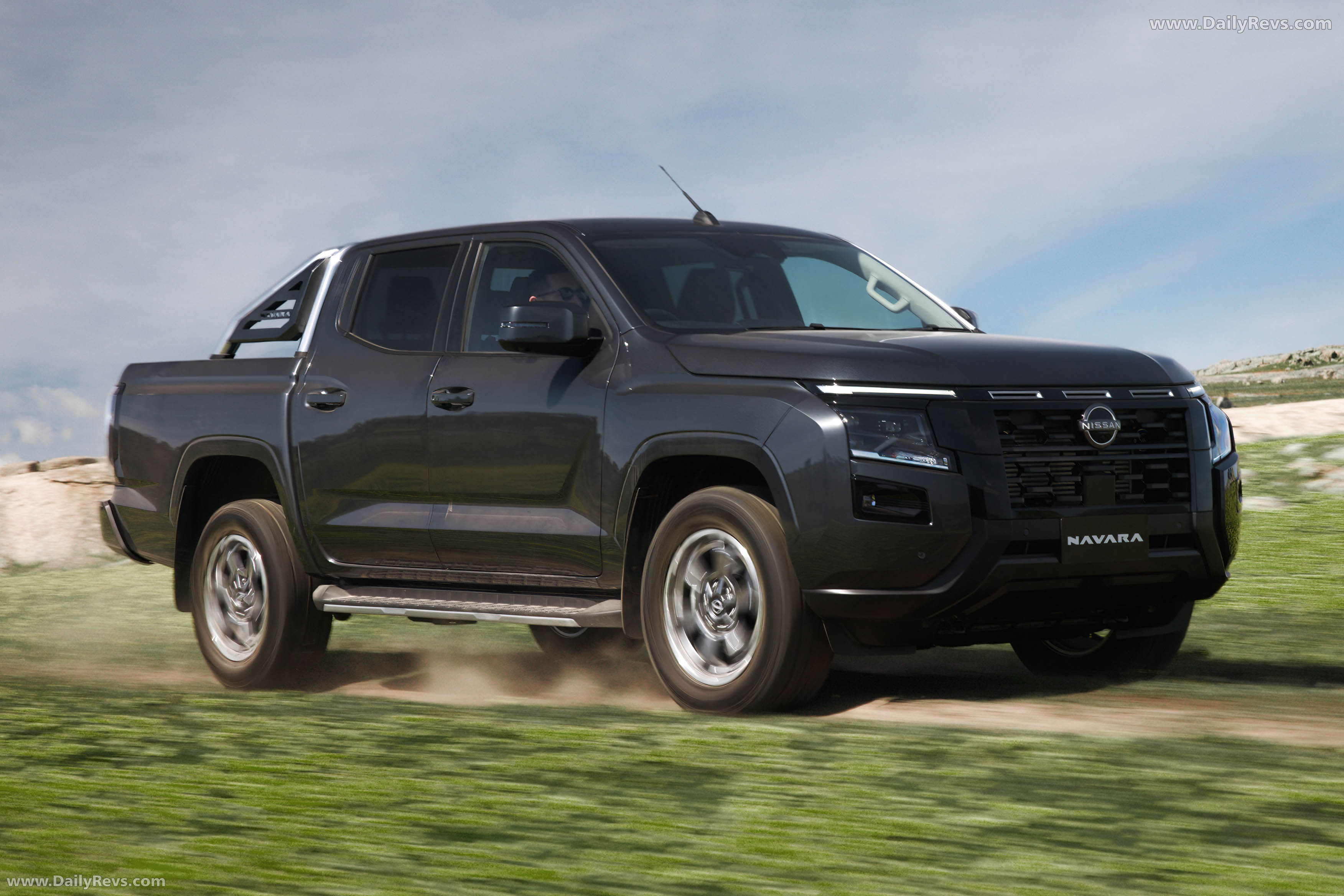 2026 Nissan Navara ST-X Front View