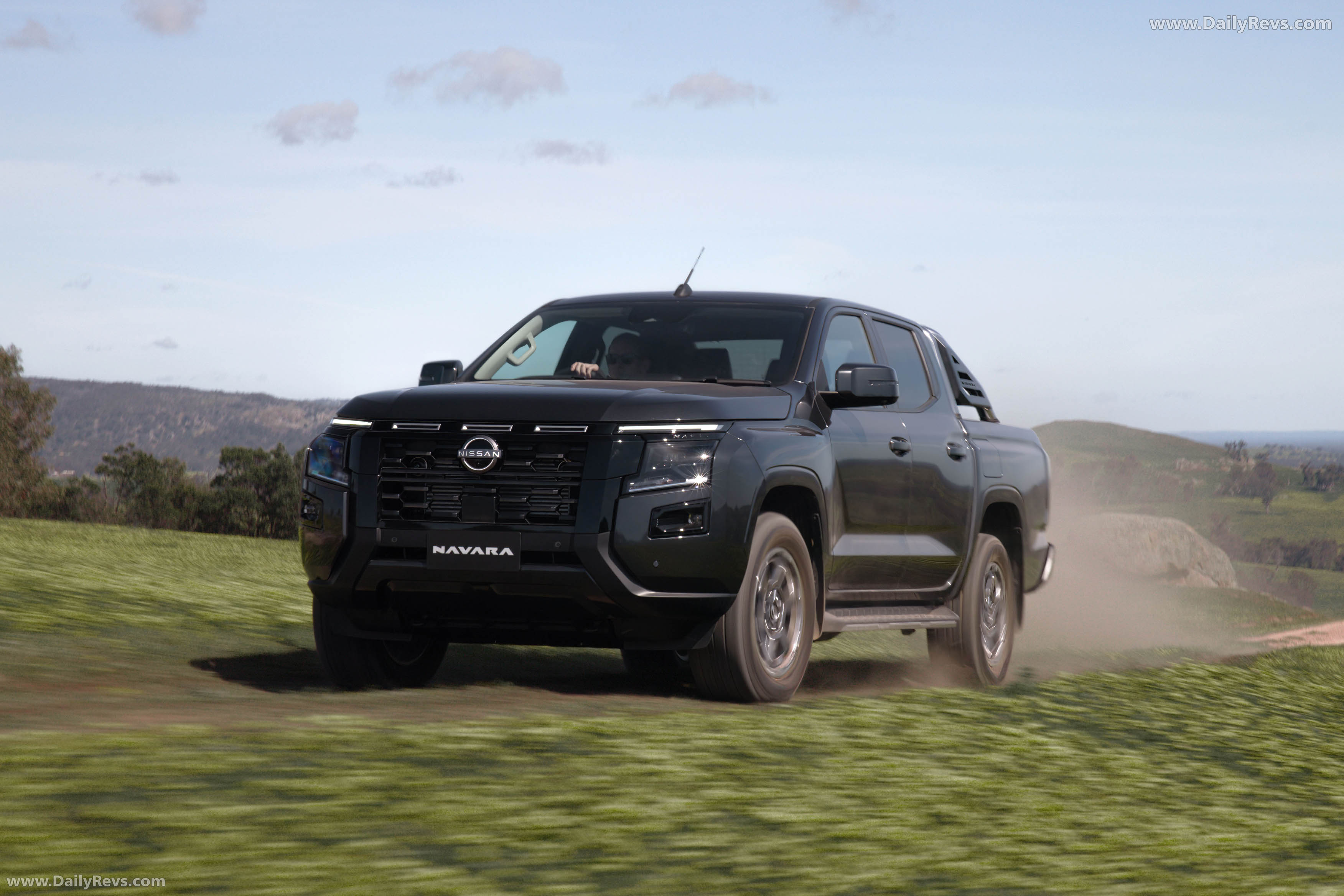 2026 Nissan Navara ST-X Front View