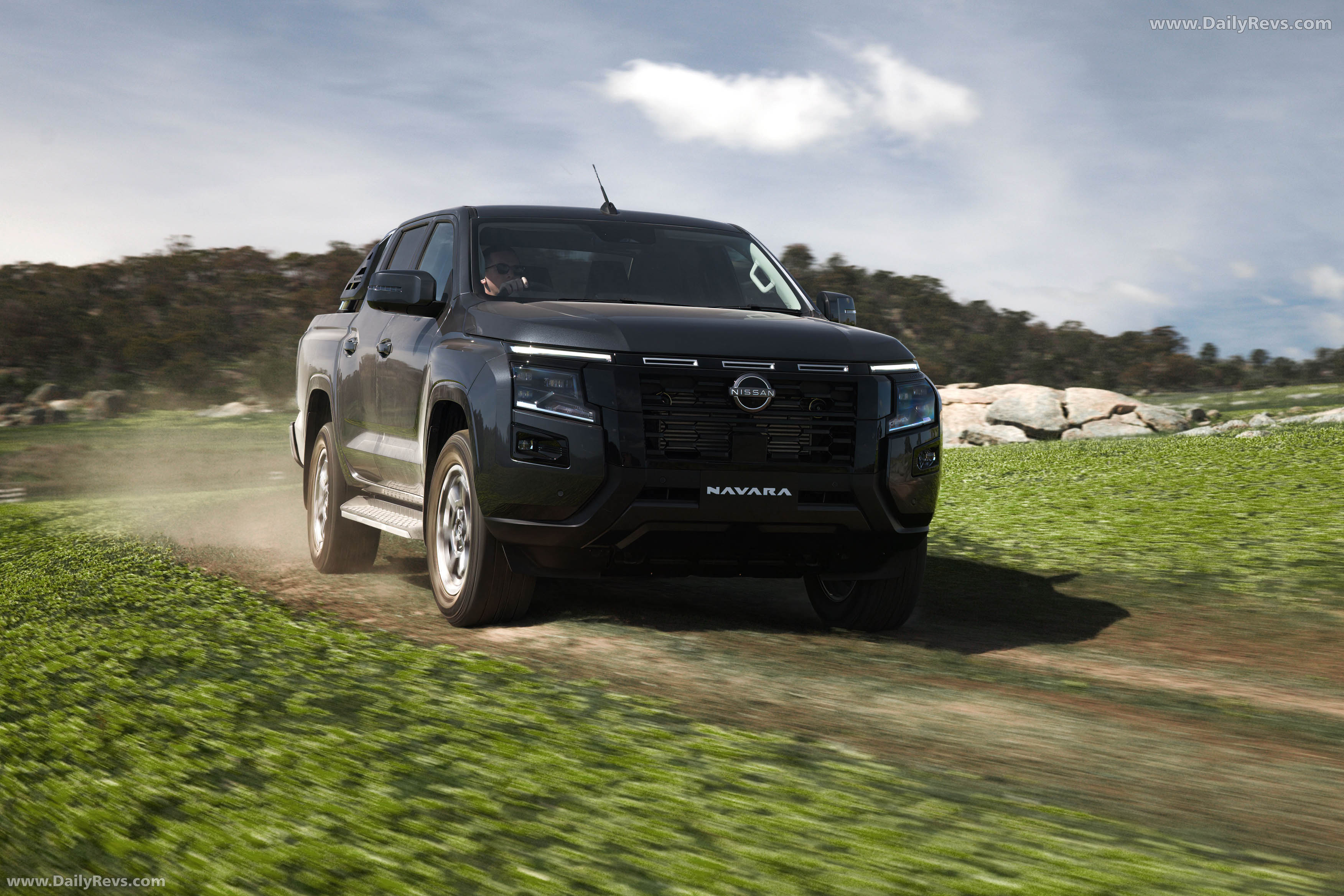 2026 Nissan Navara ST-X Front View