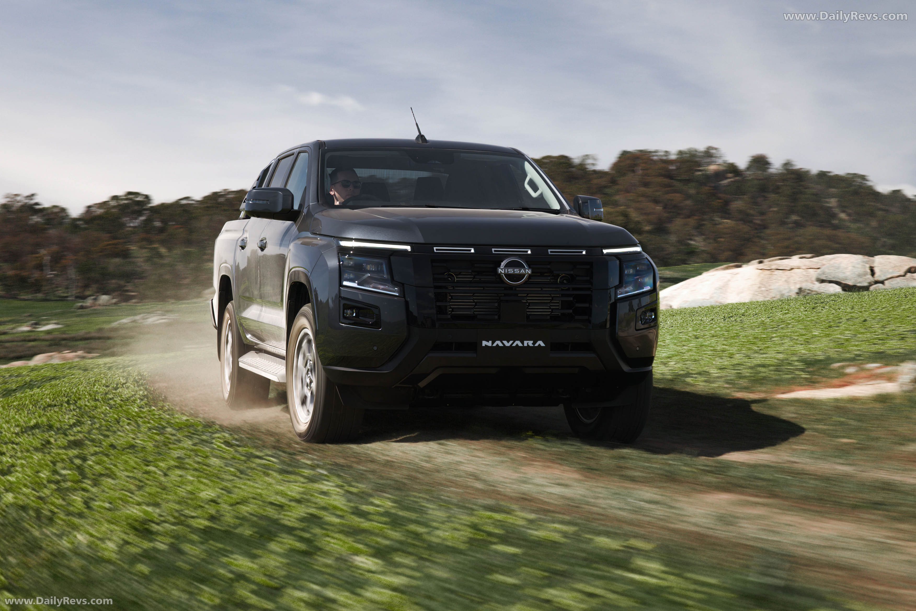 2026 Nissan Navara ST-X Front View