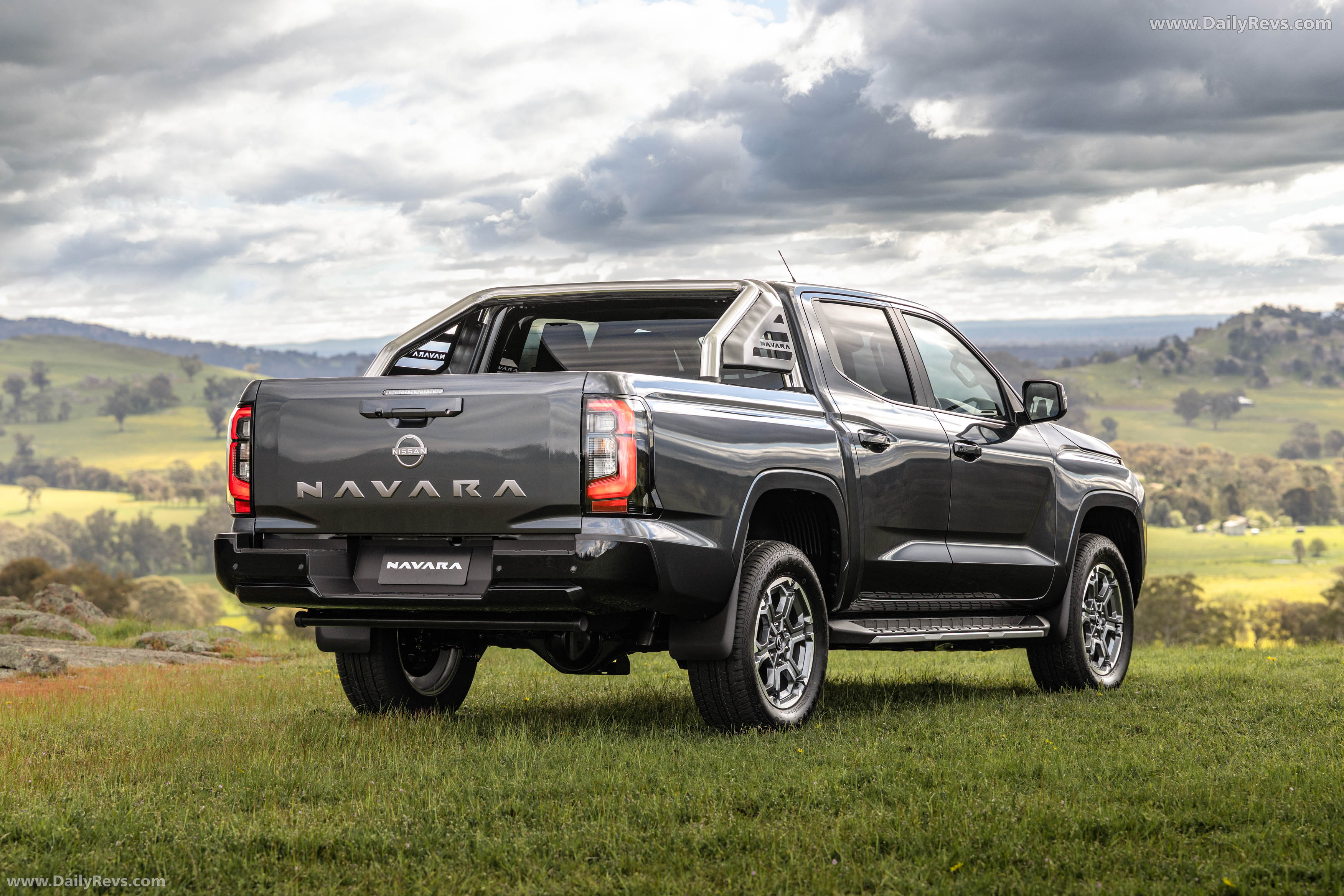 2026 Nissan Navara ST-X Rear View