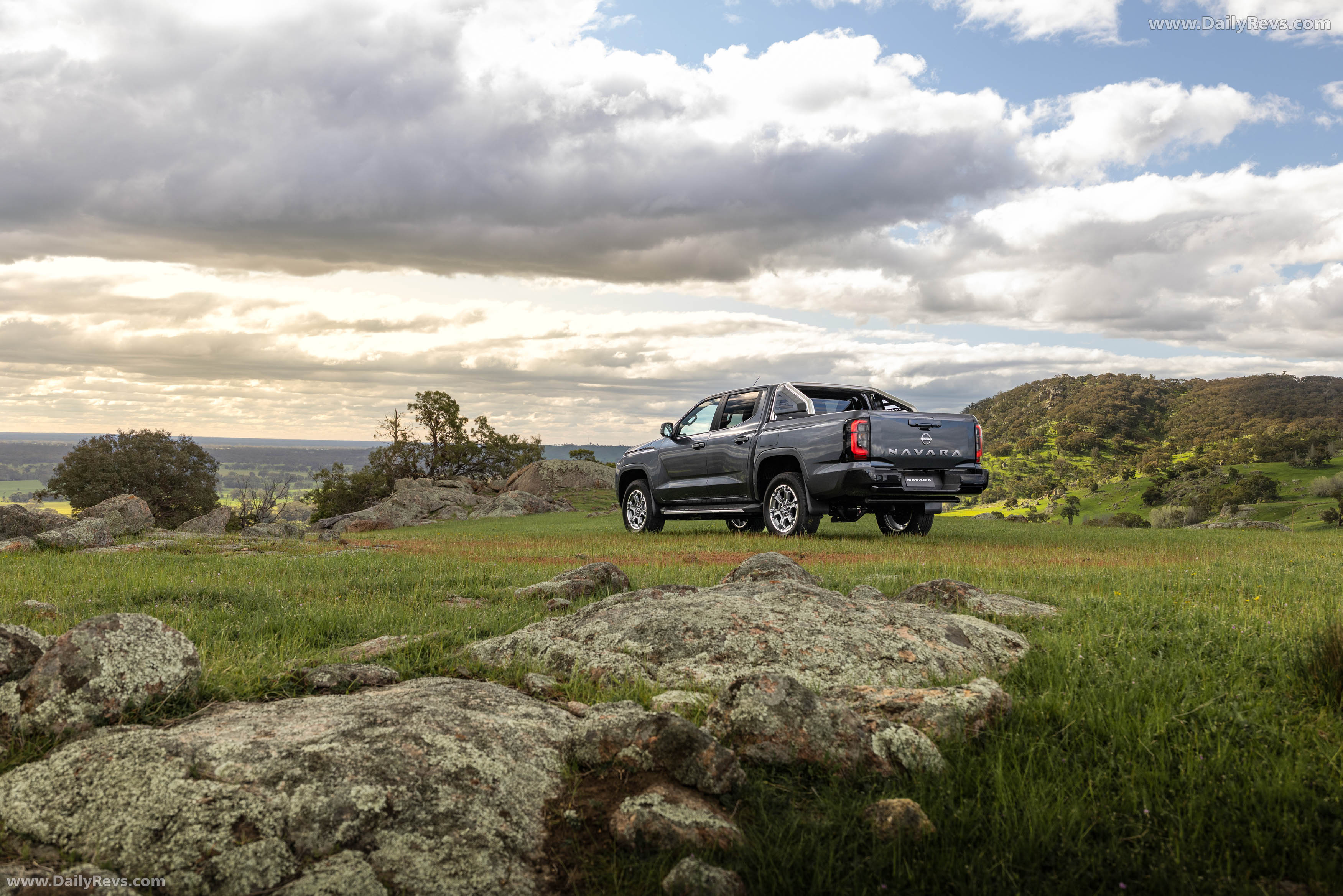 2026 Nissan Navara ST-X Rear View