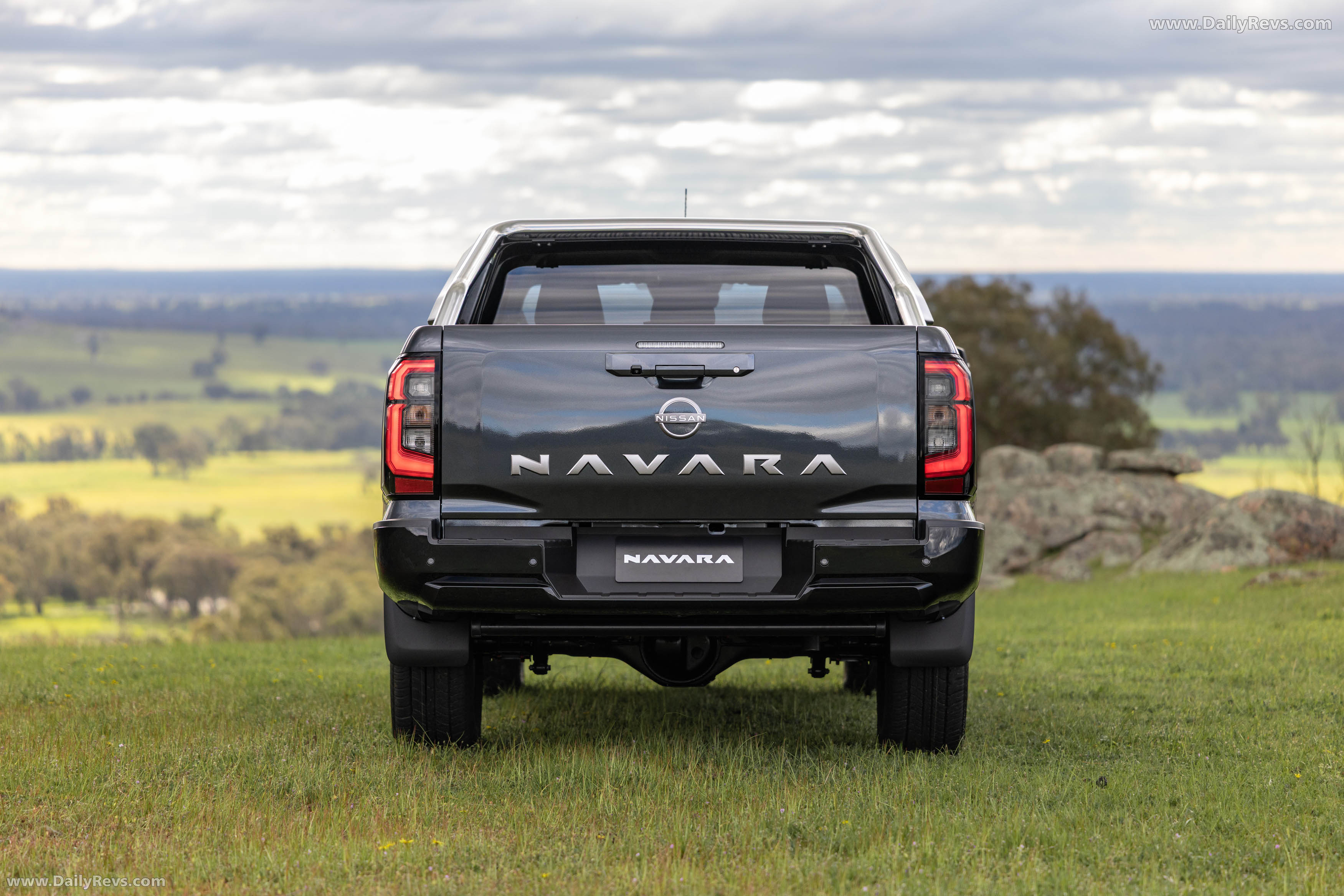 2026 Nissan Navara ST-X Rear View