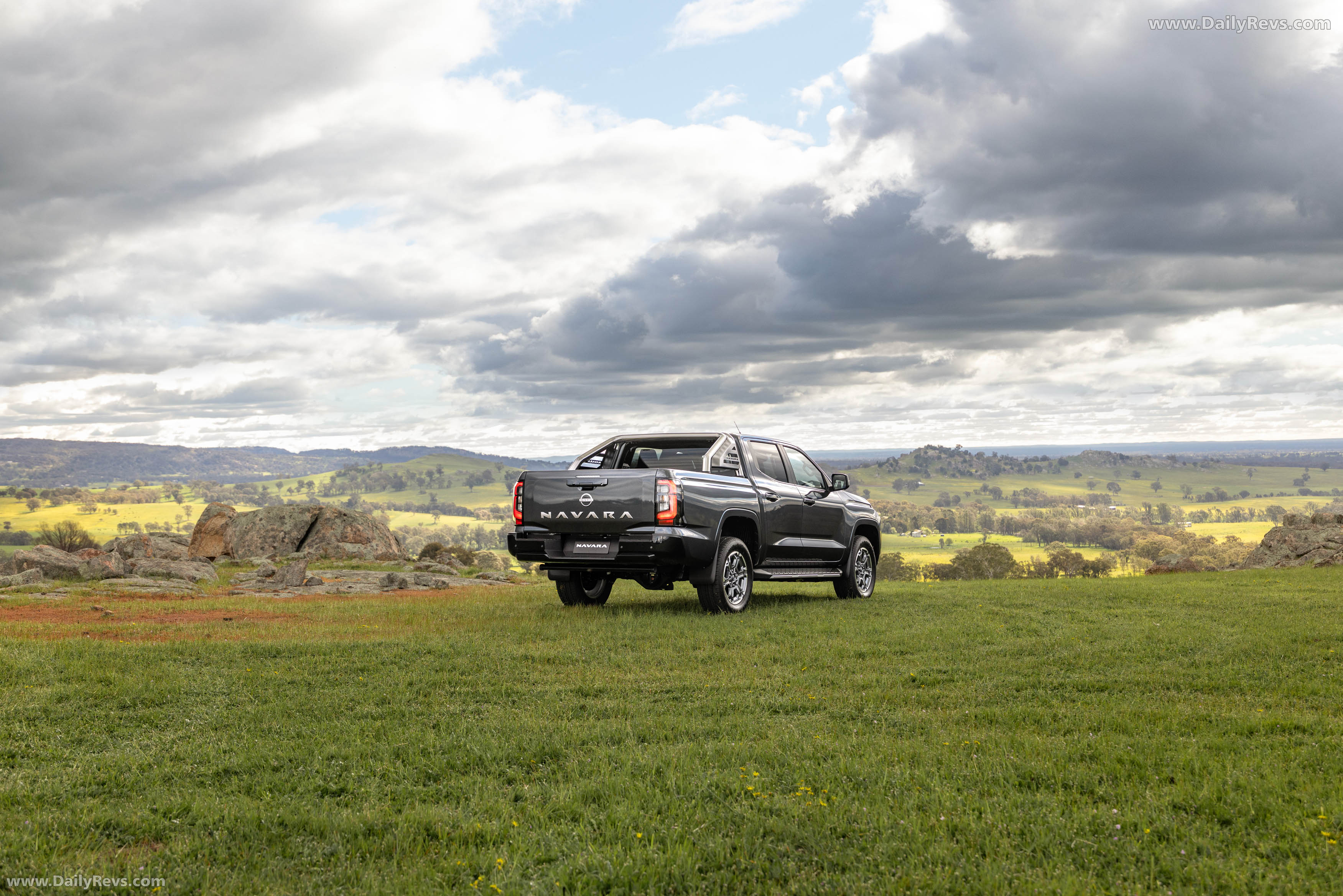 2026 Nissan Navara ST-X Rear View
