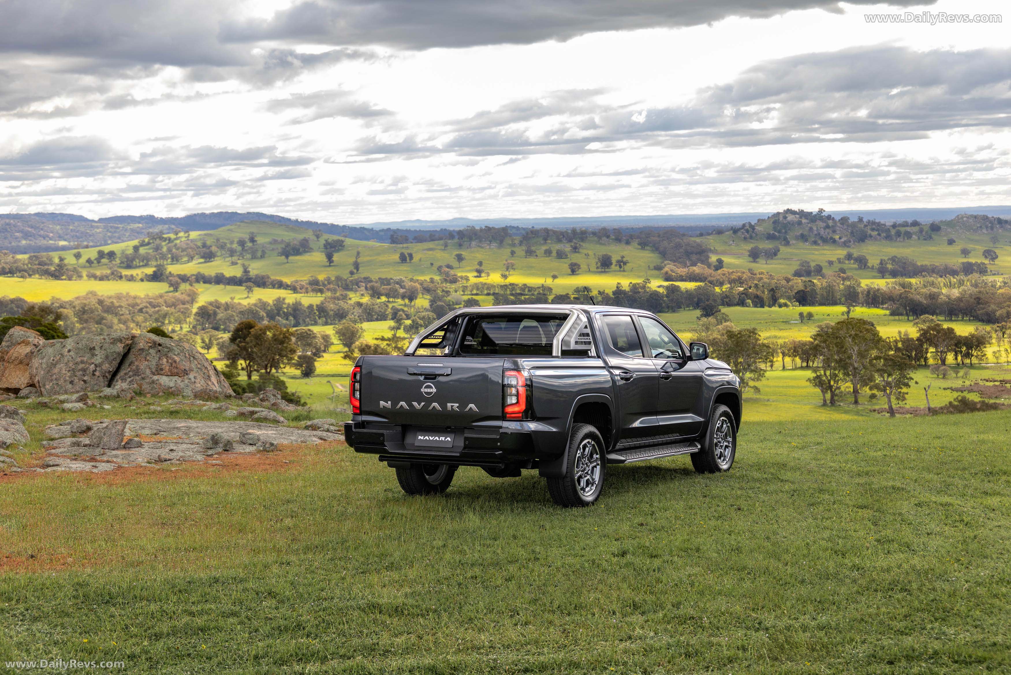 2026 Nissan Navara ST-X Rear View