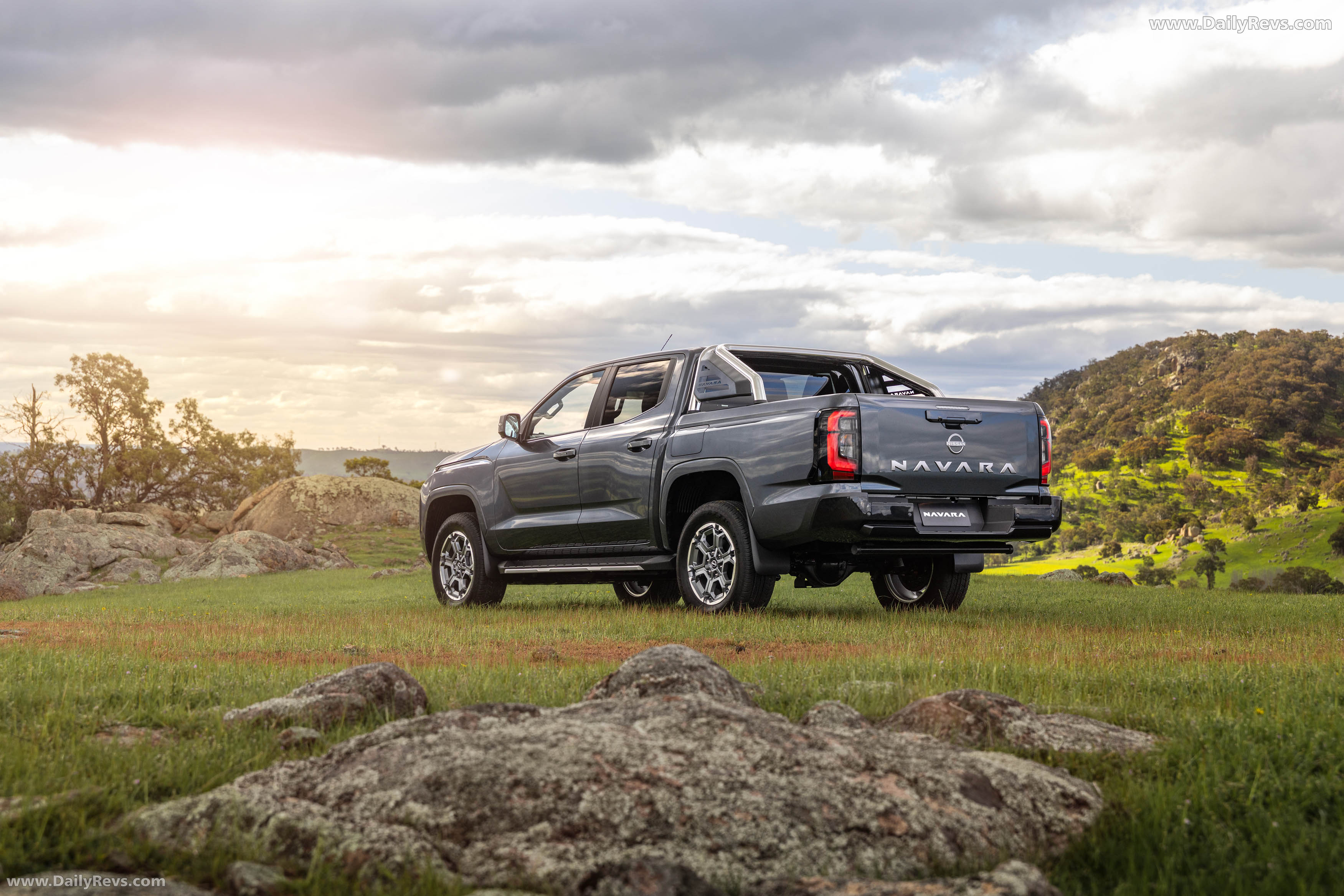2026 Nissan Navara ST-X Rear View