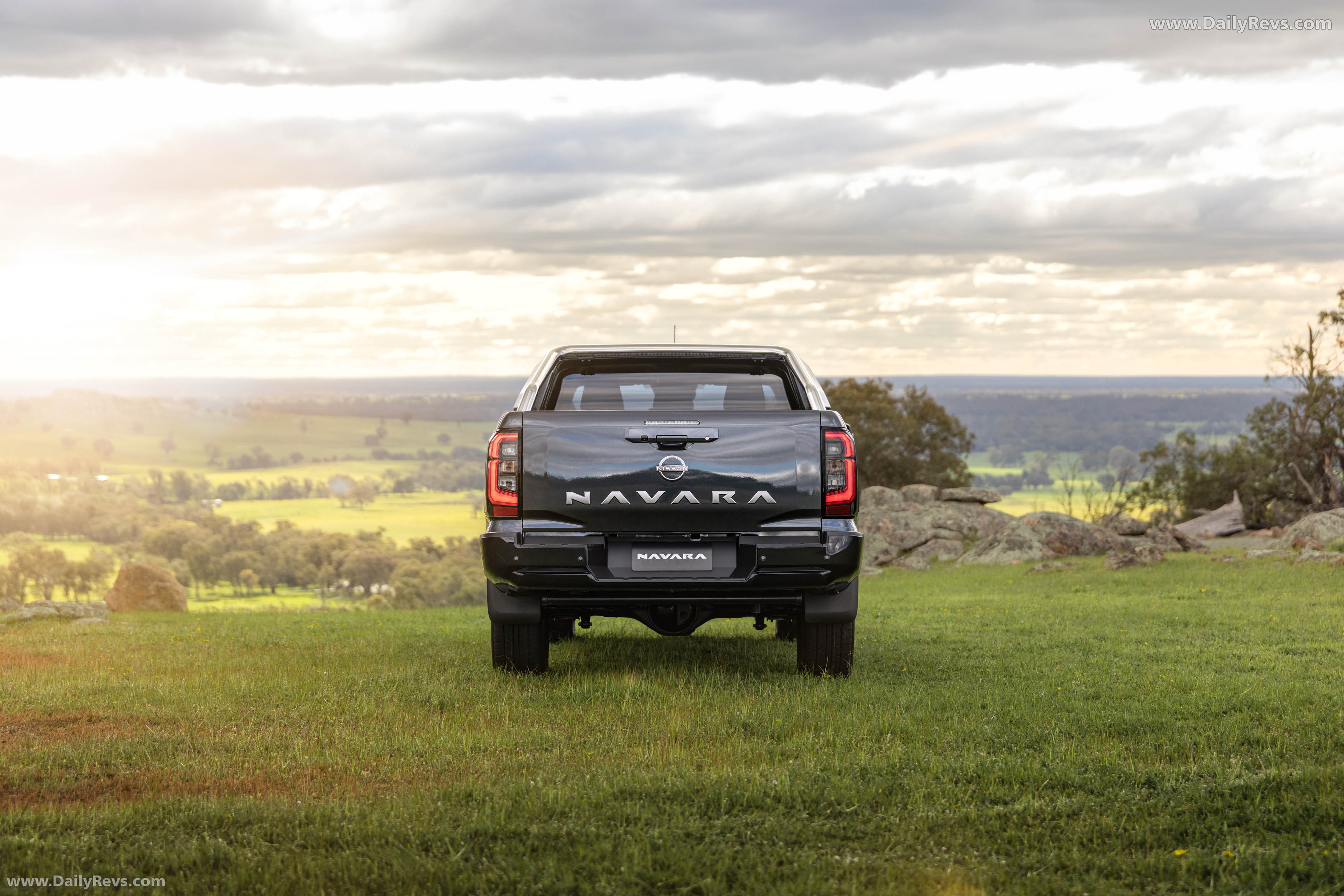 2026 Nissan Navara ST-X Rear View