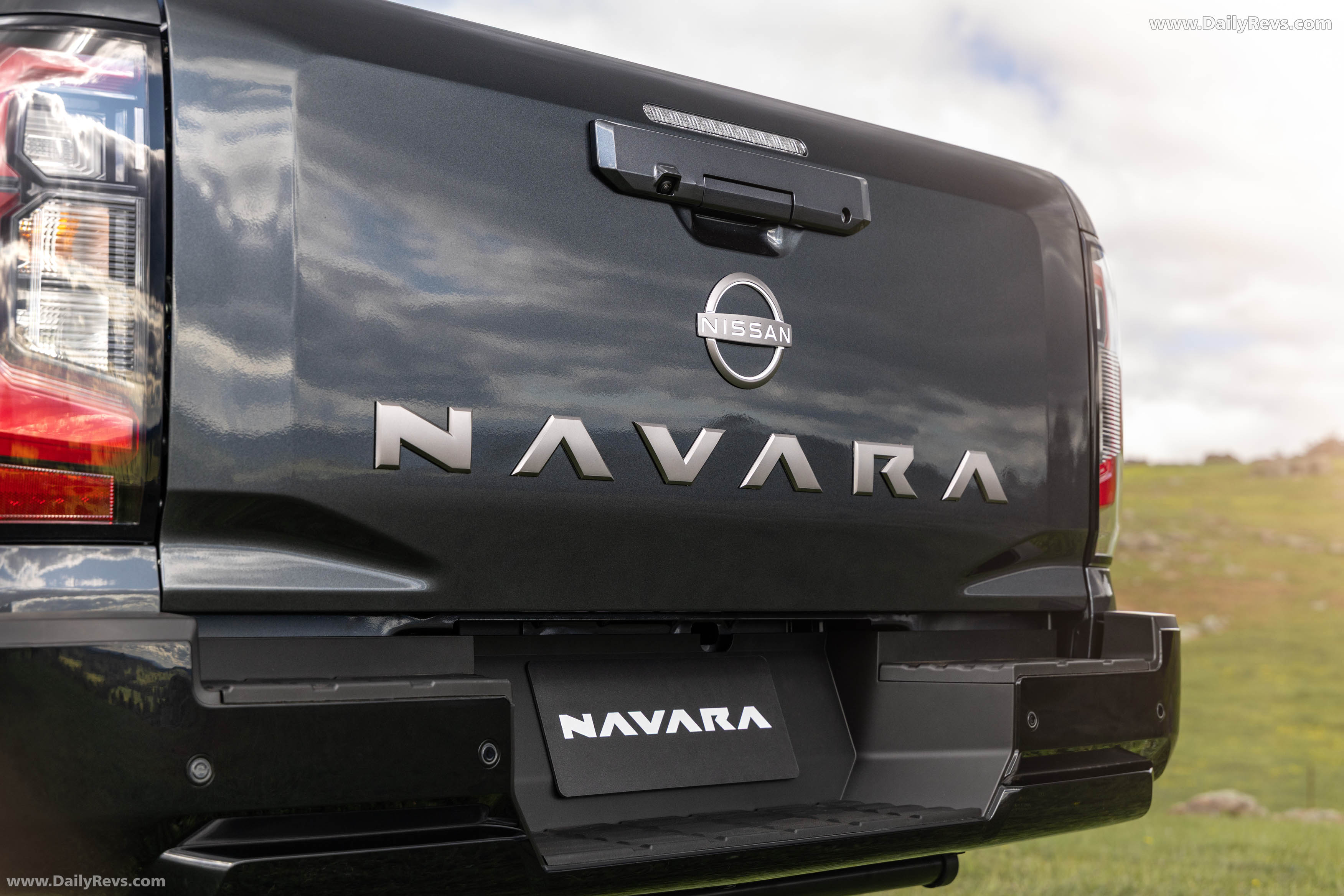 2026 Nissan Navara ST-X Exterior