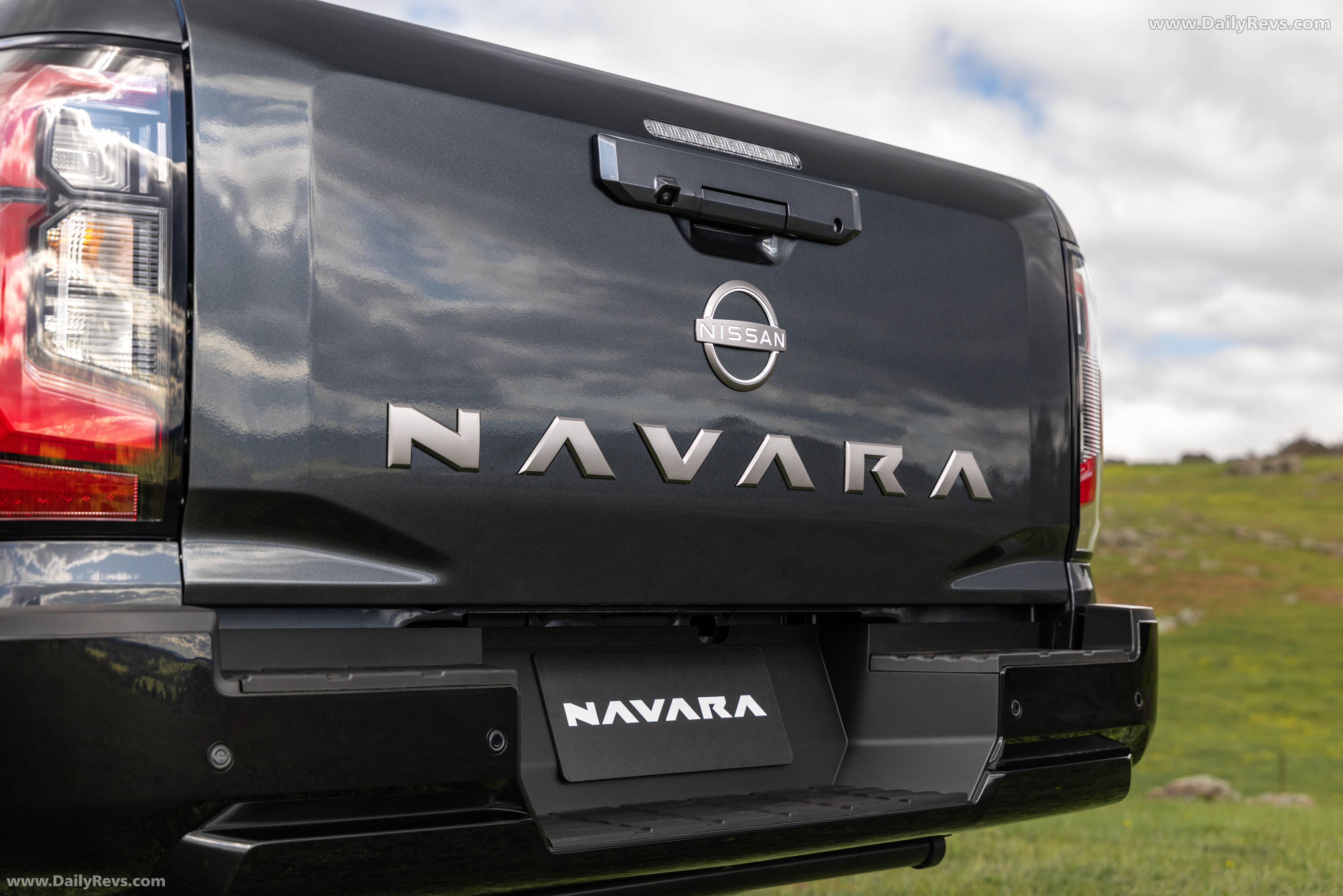 2026 Nissan Navara ST-X Exterior