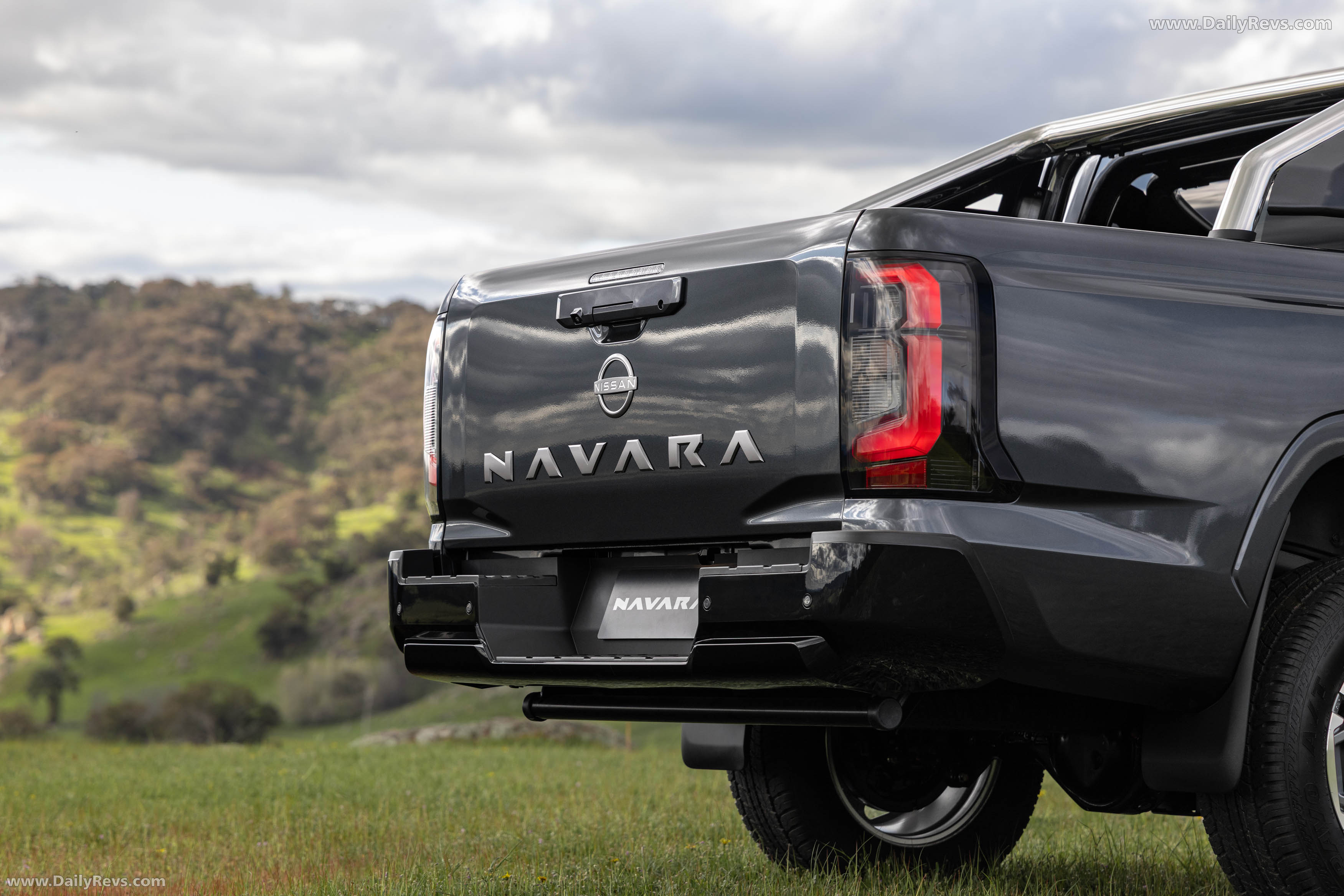 2026 Nissan Navara ST-X Exterior