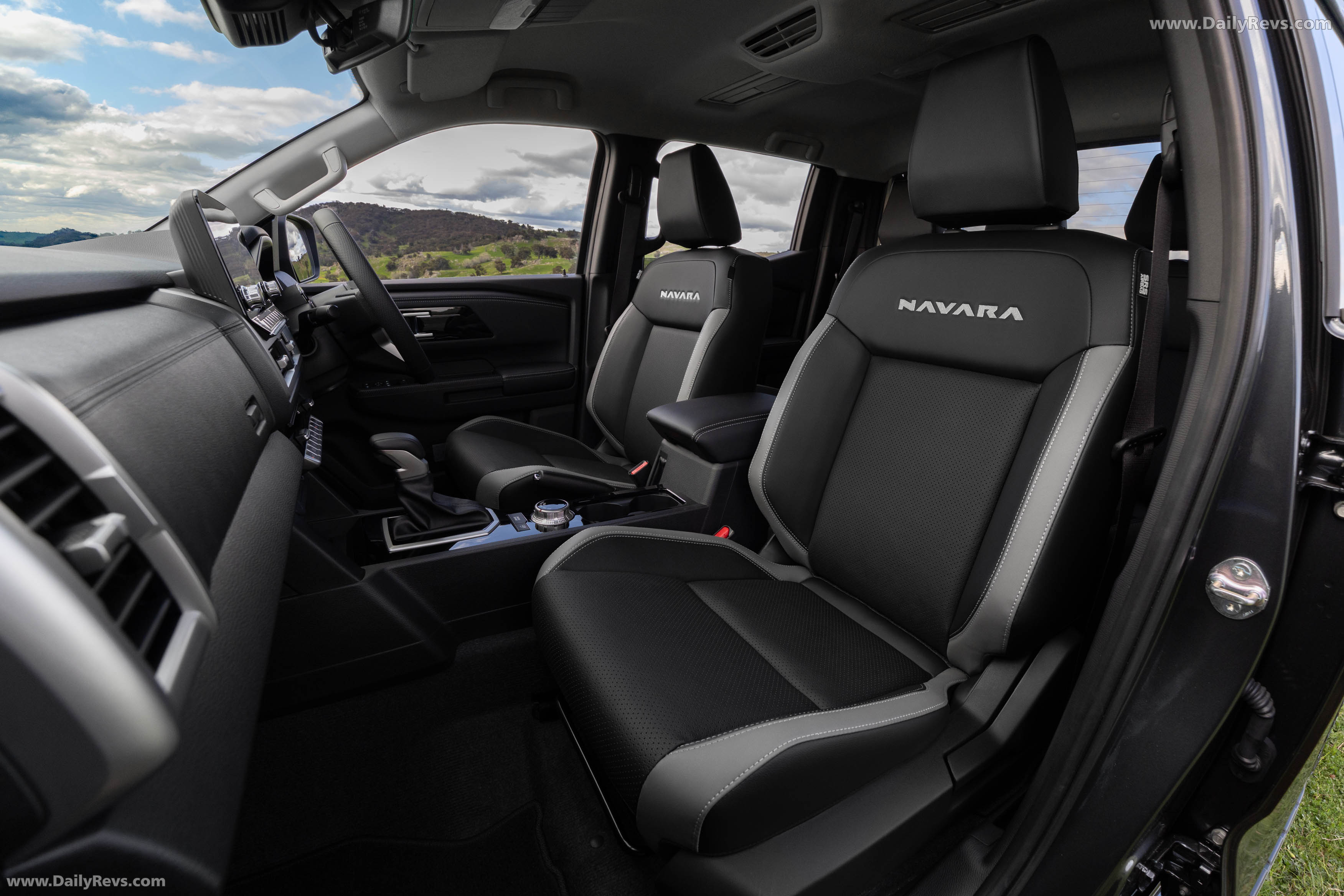 2026 Nissan Navara ST-X Interior