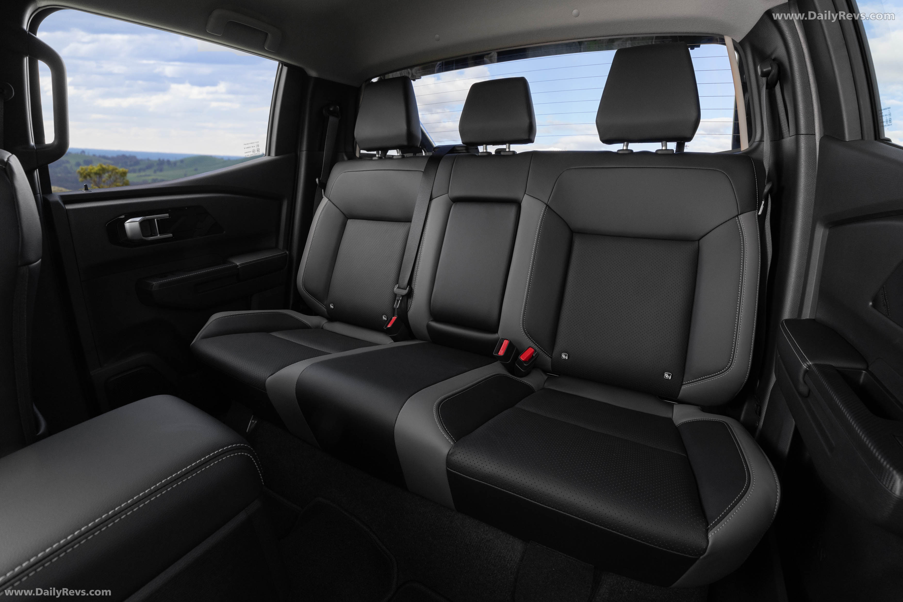 2026 Nissan Navara ST-X Interior