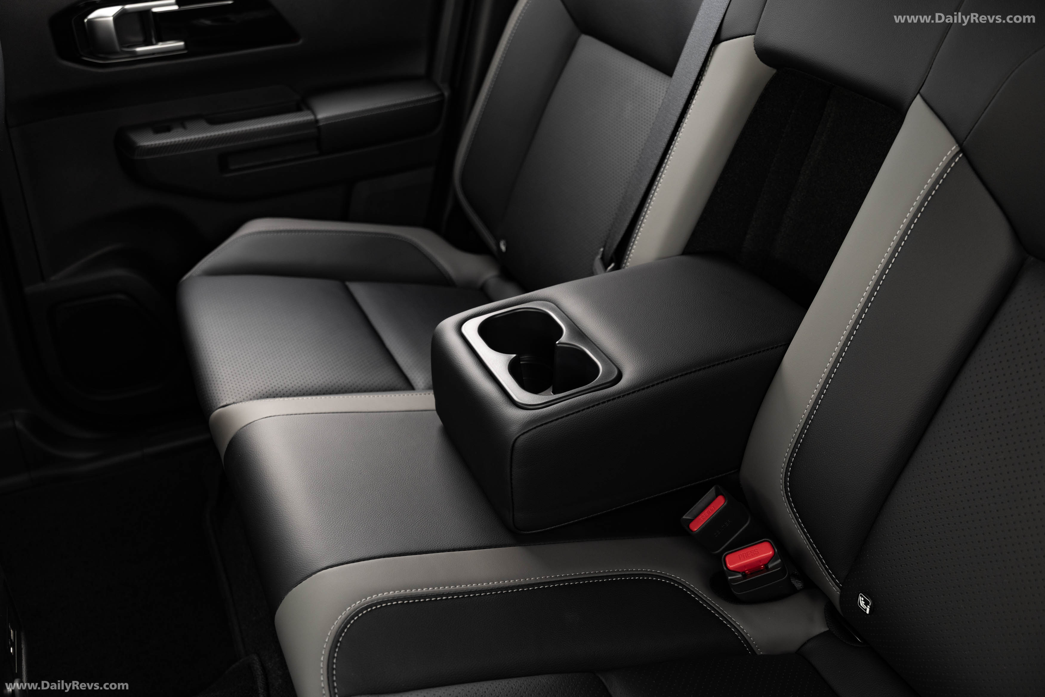 2026 Nissan Navara ST-X Interior