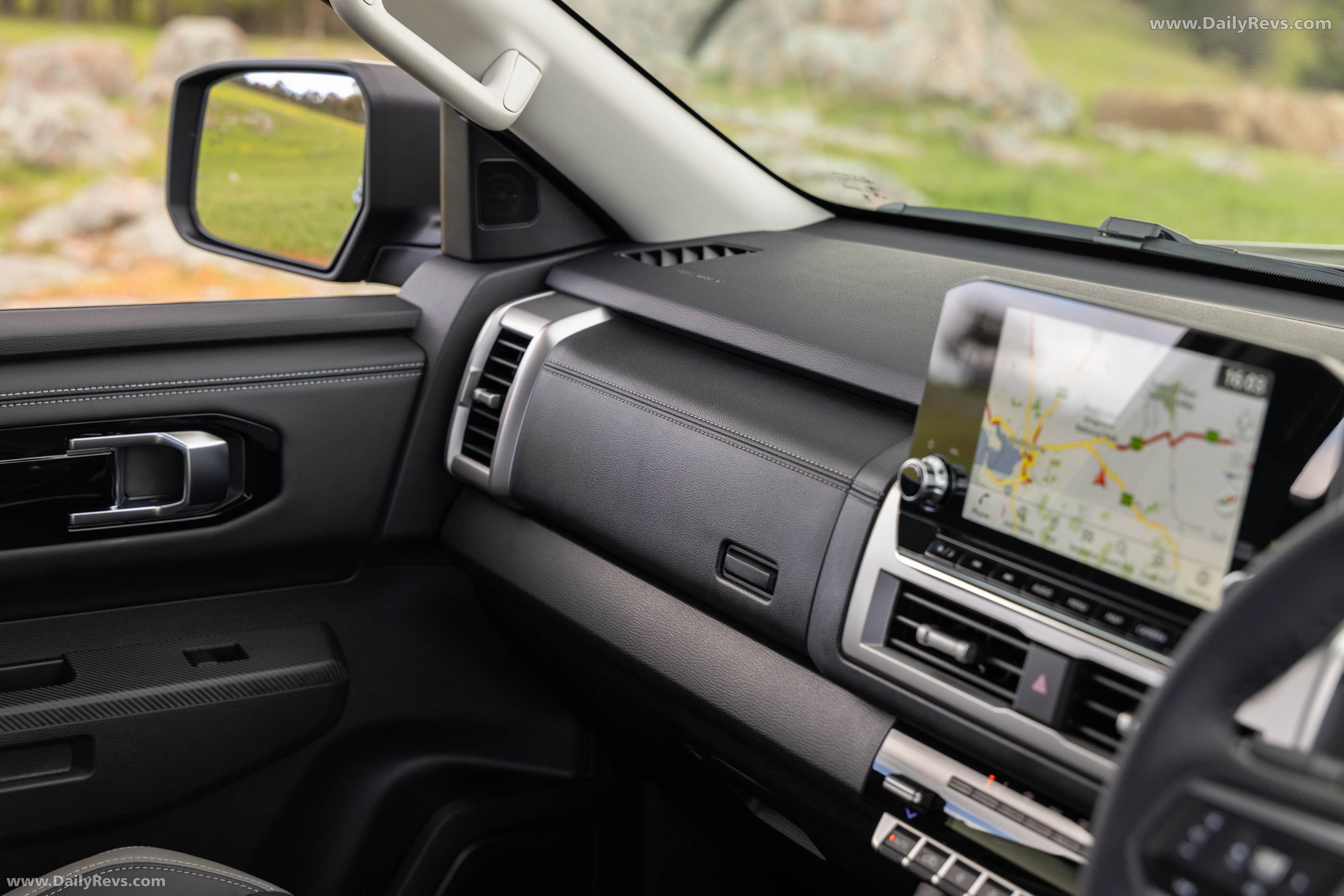 2026 Nissan Navara ST-X Interior