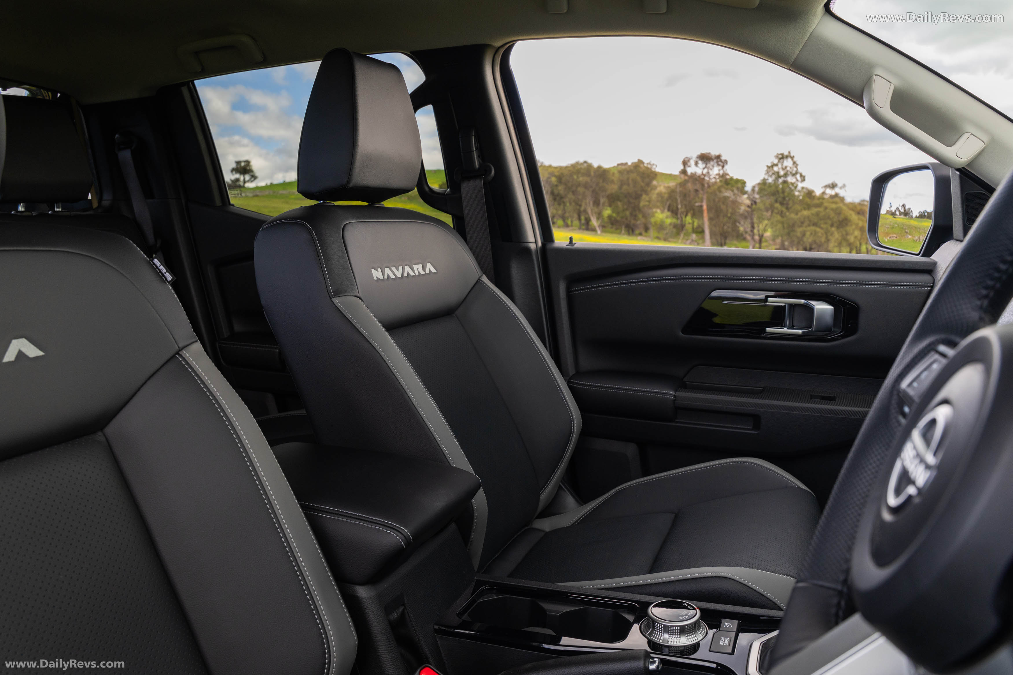 2026 Nissan Navara ST-X Interior