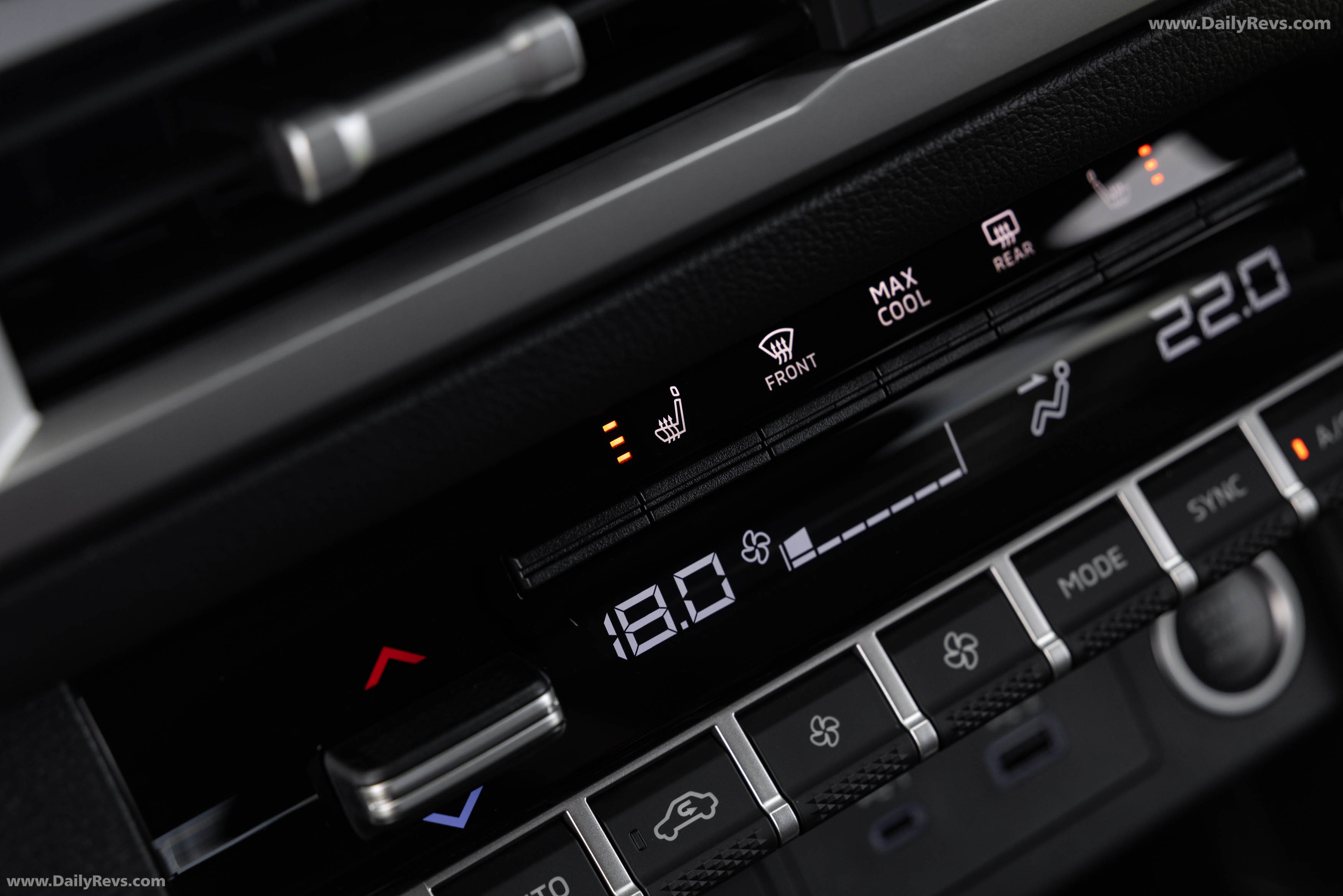 2026 Nissan Navara ST-X Interior