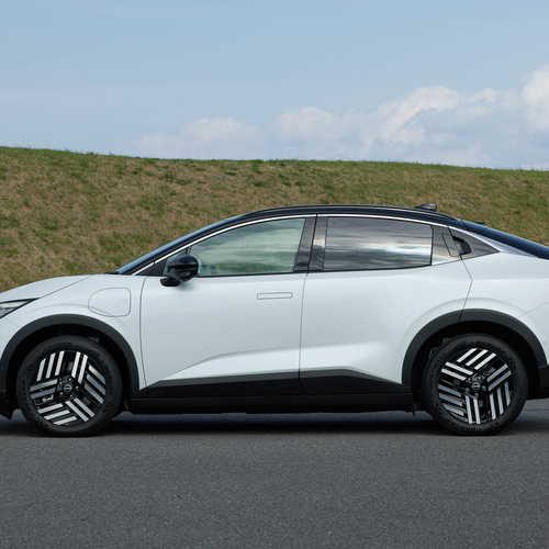 2026 Nissan LEAF B7 Side View