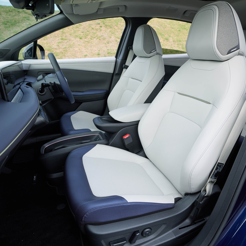 2026 Nissan LEAF B7 Interior