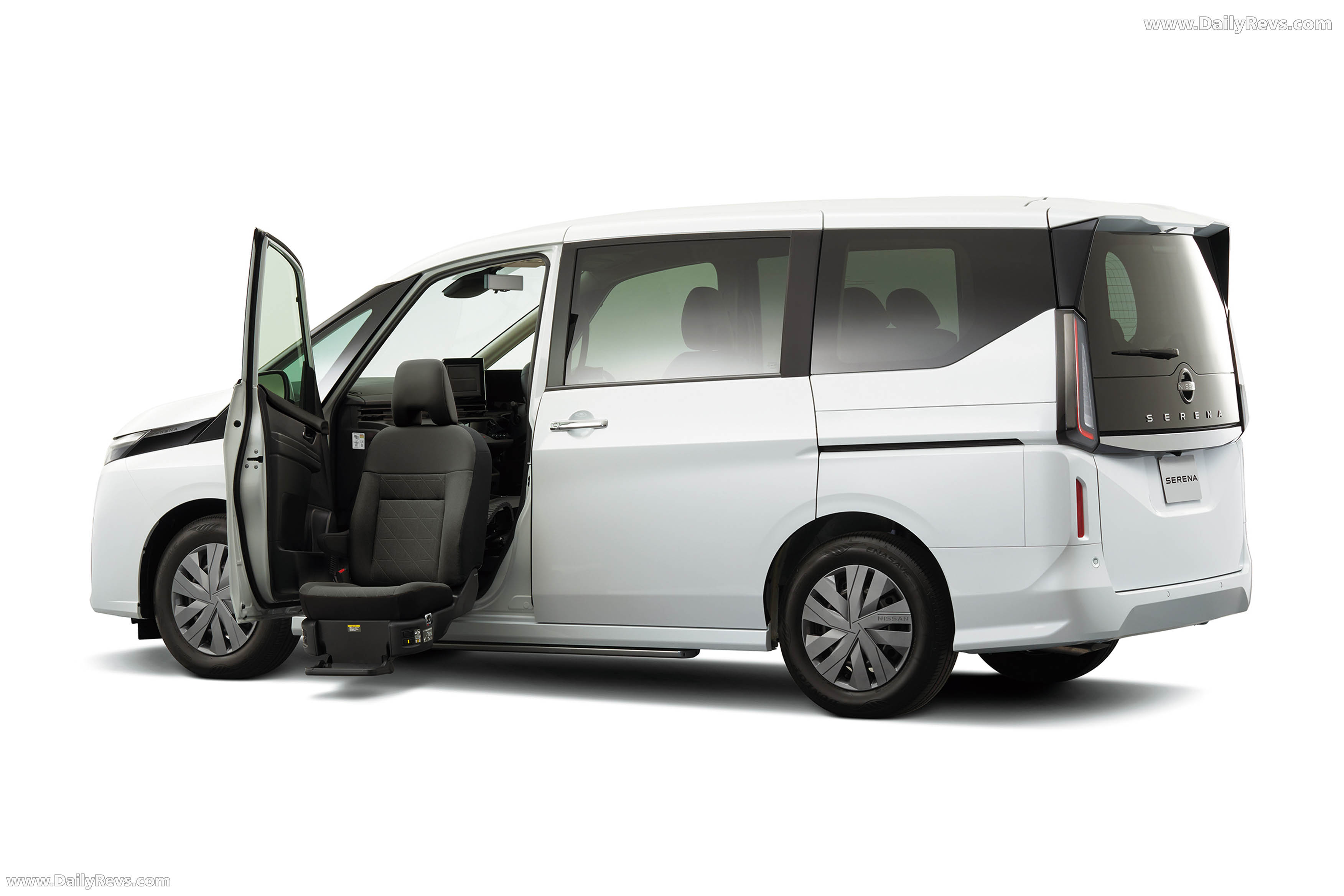2026 Nissan Serena Rear View