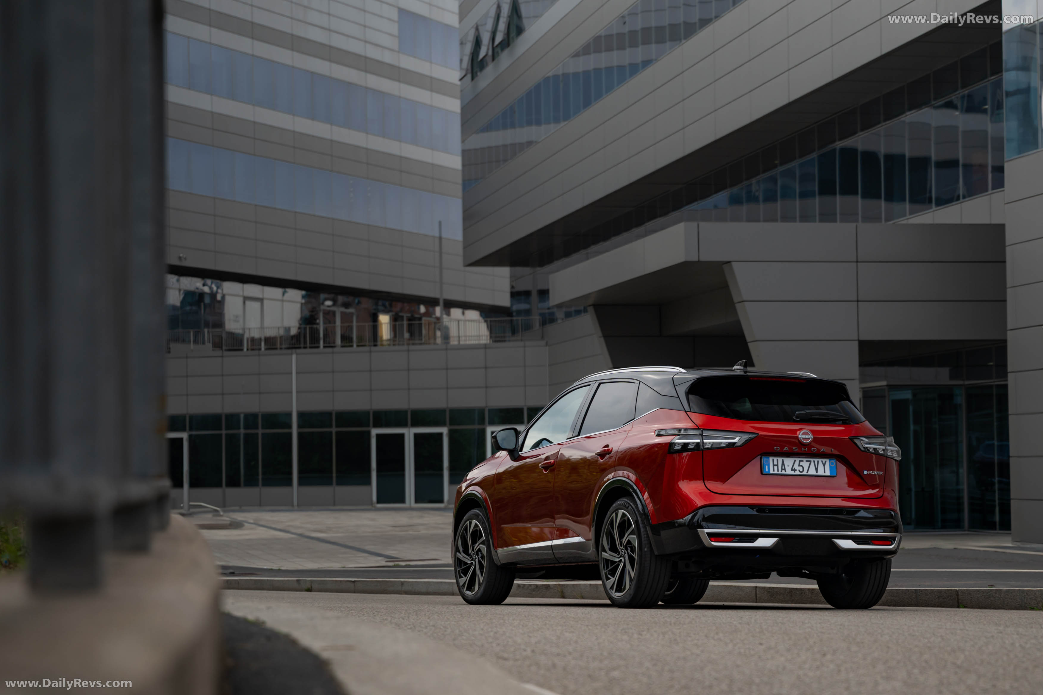 2026 Nissan Qashqai e‐POWER Fuji Sunset Red Rear View