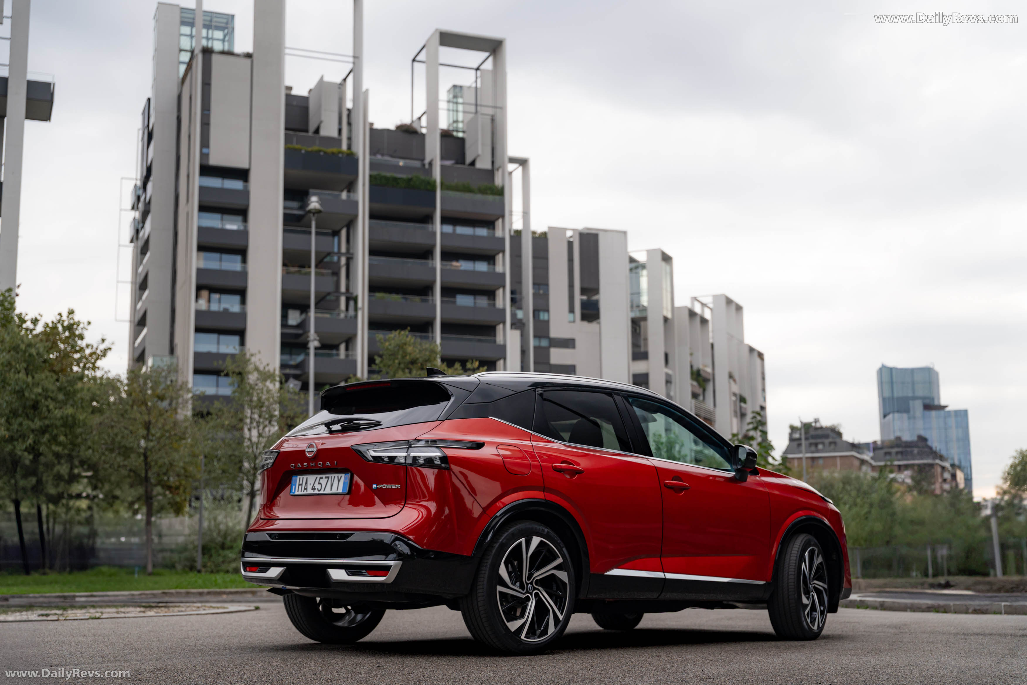 2026 Nissan Qashqai e‐POWER Fuji Sunset Red Rear View