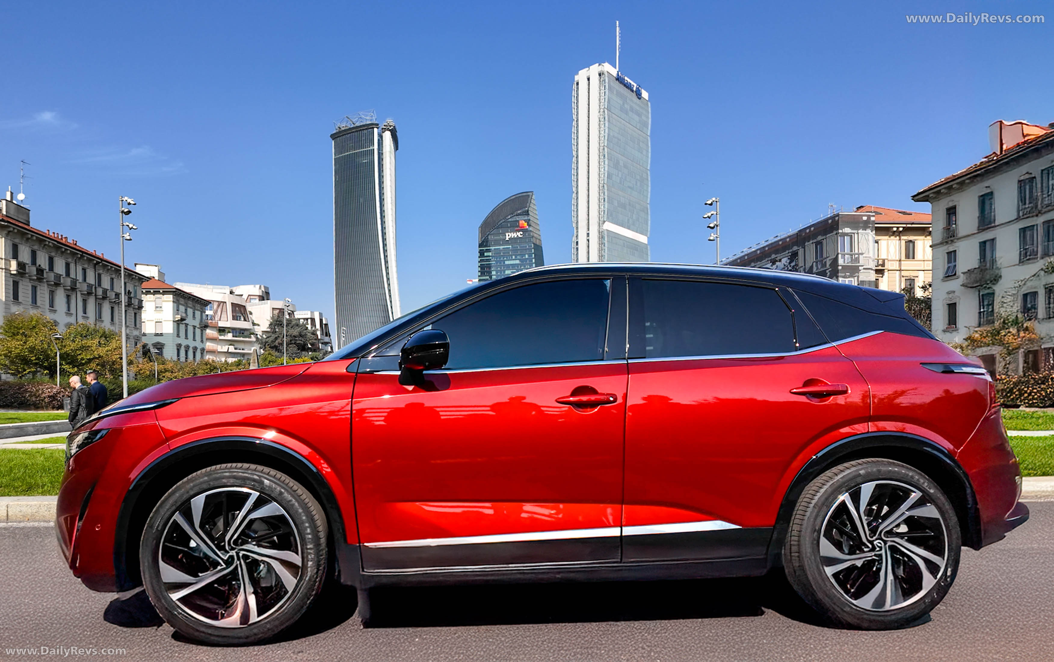 2026 Nissan Qashqai e‐POWER Fuji Sunset Red Side View