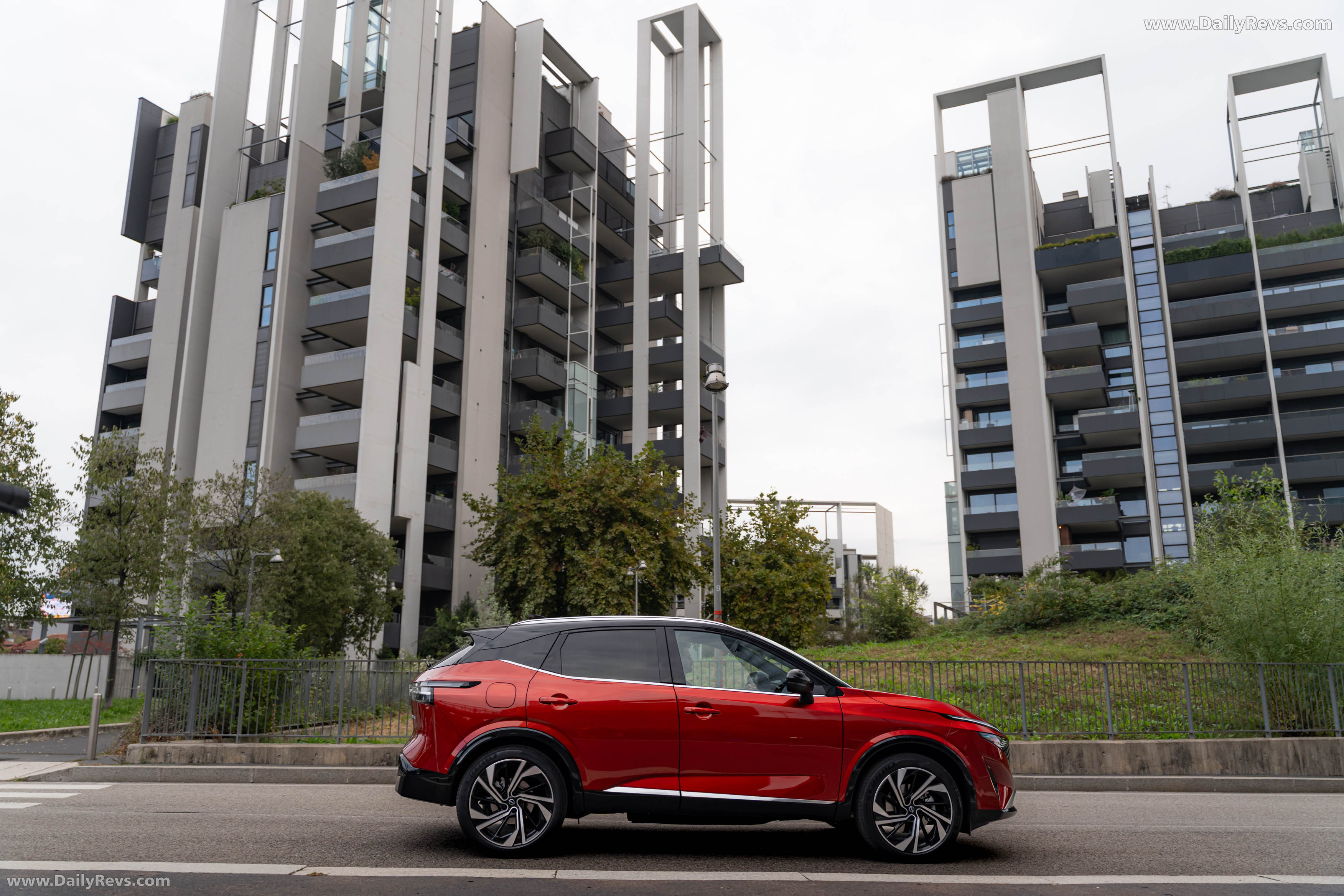 2026 Nissan Qashqai e‐POWER Fuji Sunset Red Side View
