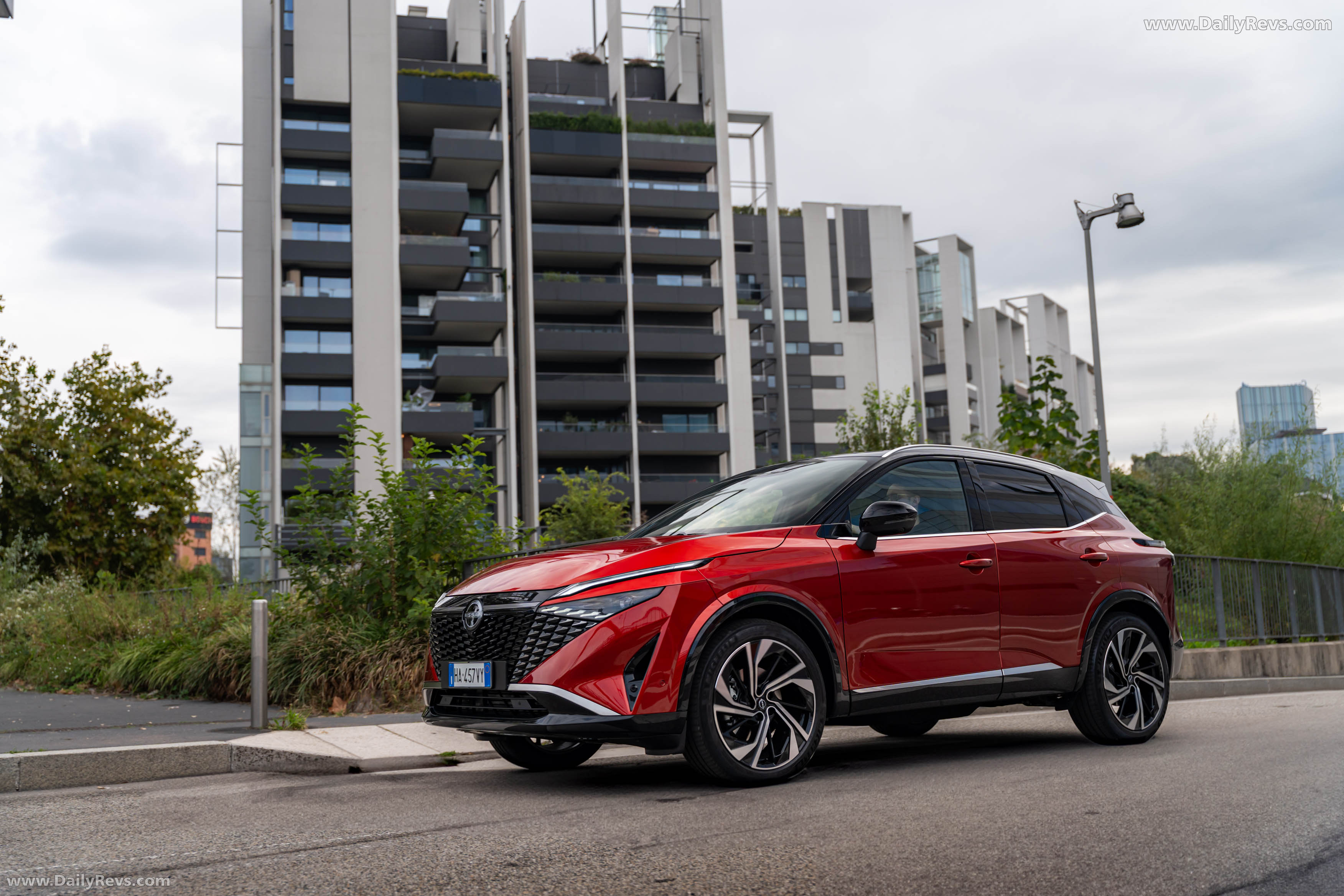 2026 Nissan Qashqai e‐POWER Fuji Sunset Red Side View