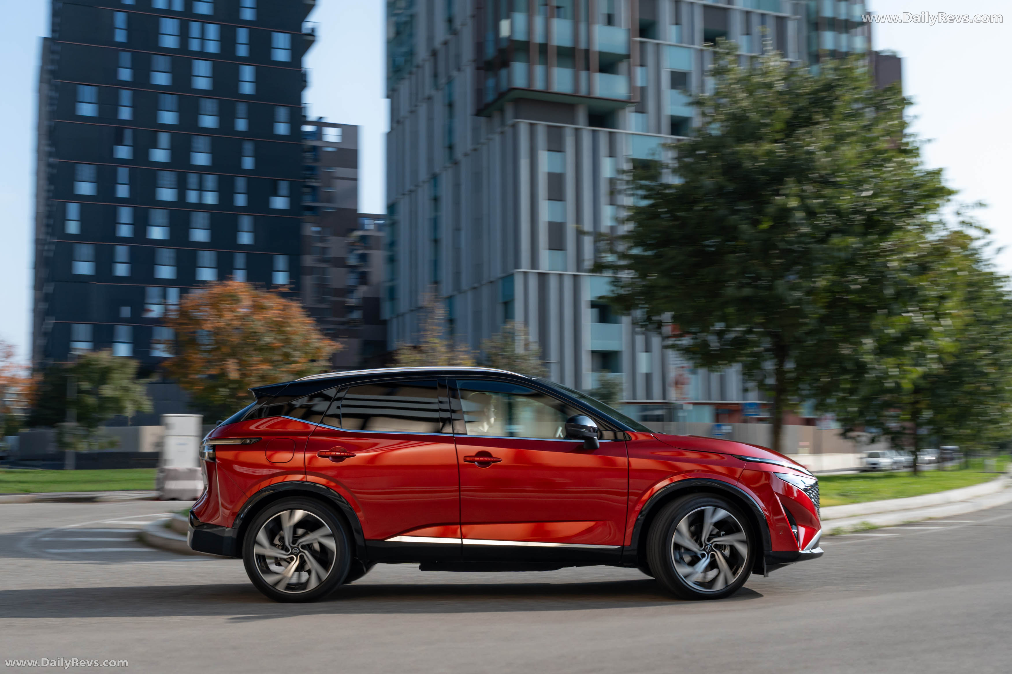 2026 Nissan Qashqai e‐POWER Fuji Sunset Red Side View