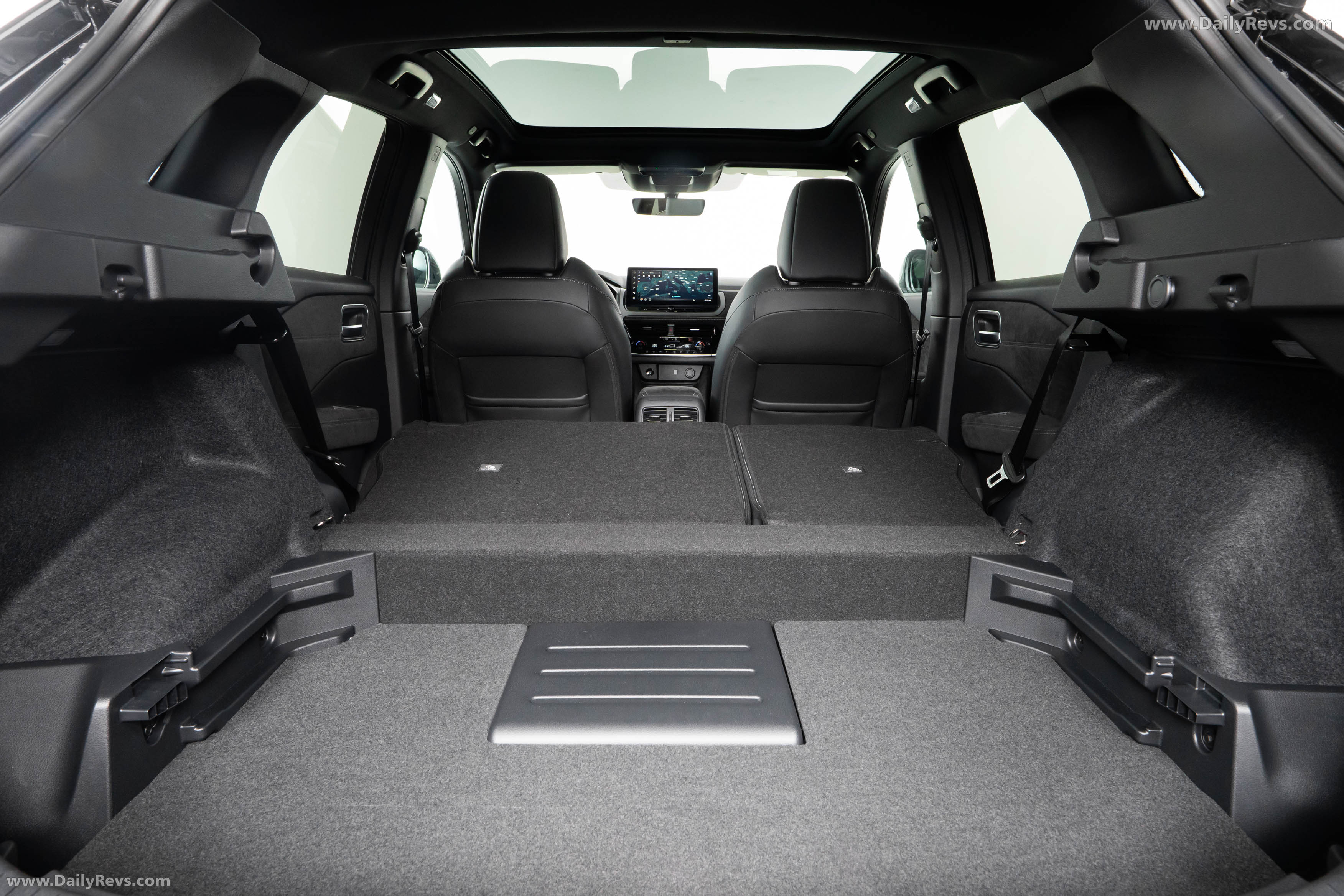 2026 Nissan Qashqai e‐POWER Fuji Sunset Red Interior
