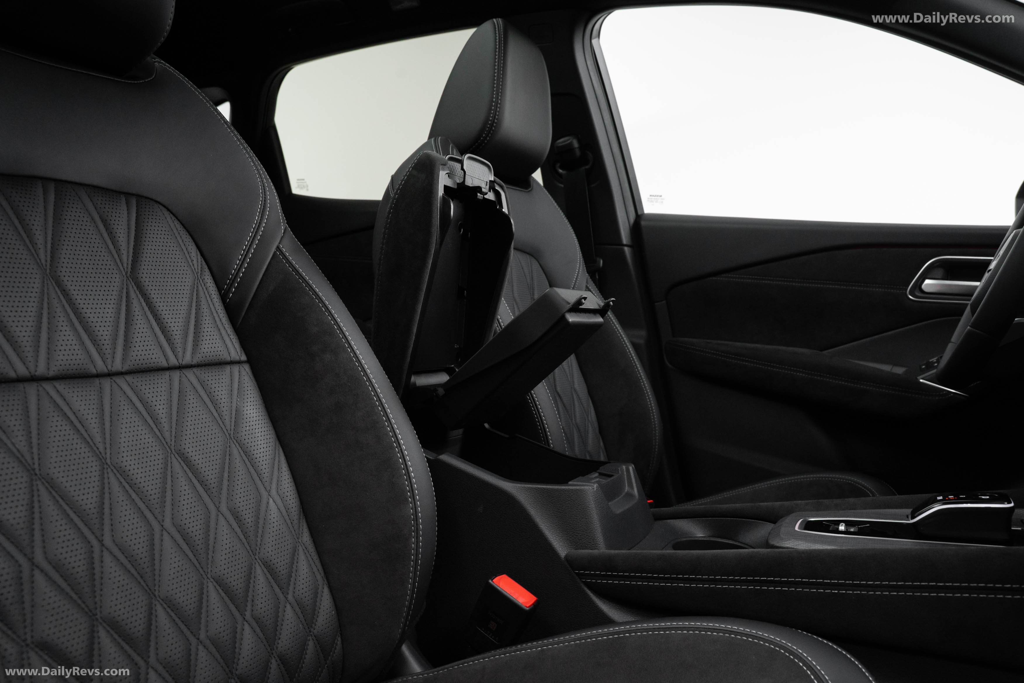 2026 Nissan Qashqai e‐POWER Fuji Sunset Red Interior