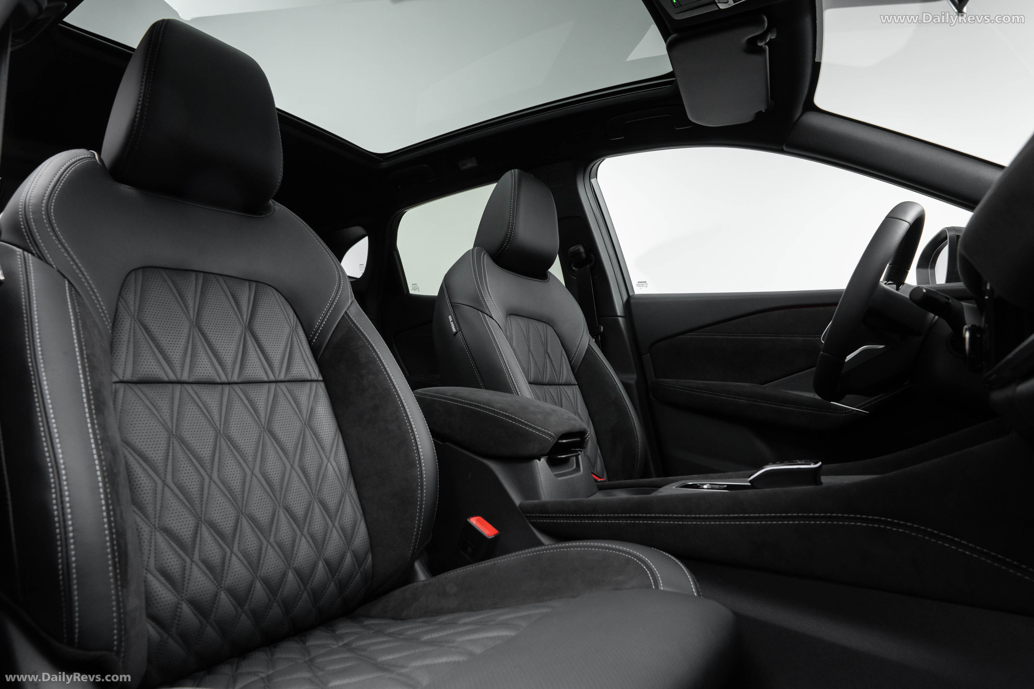 2026 Nissan Qashqai e‐POWER Fuji Sunset Red Interior