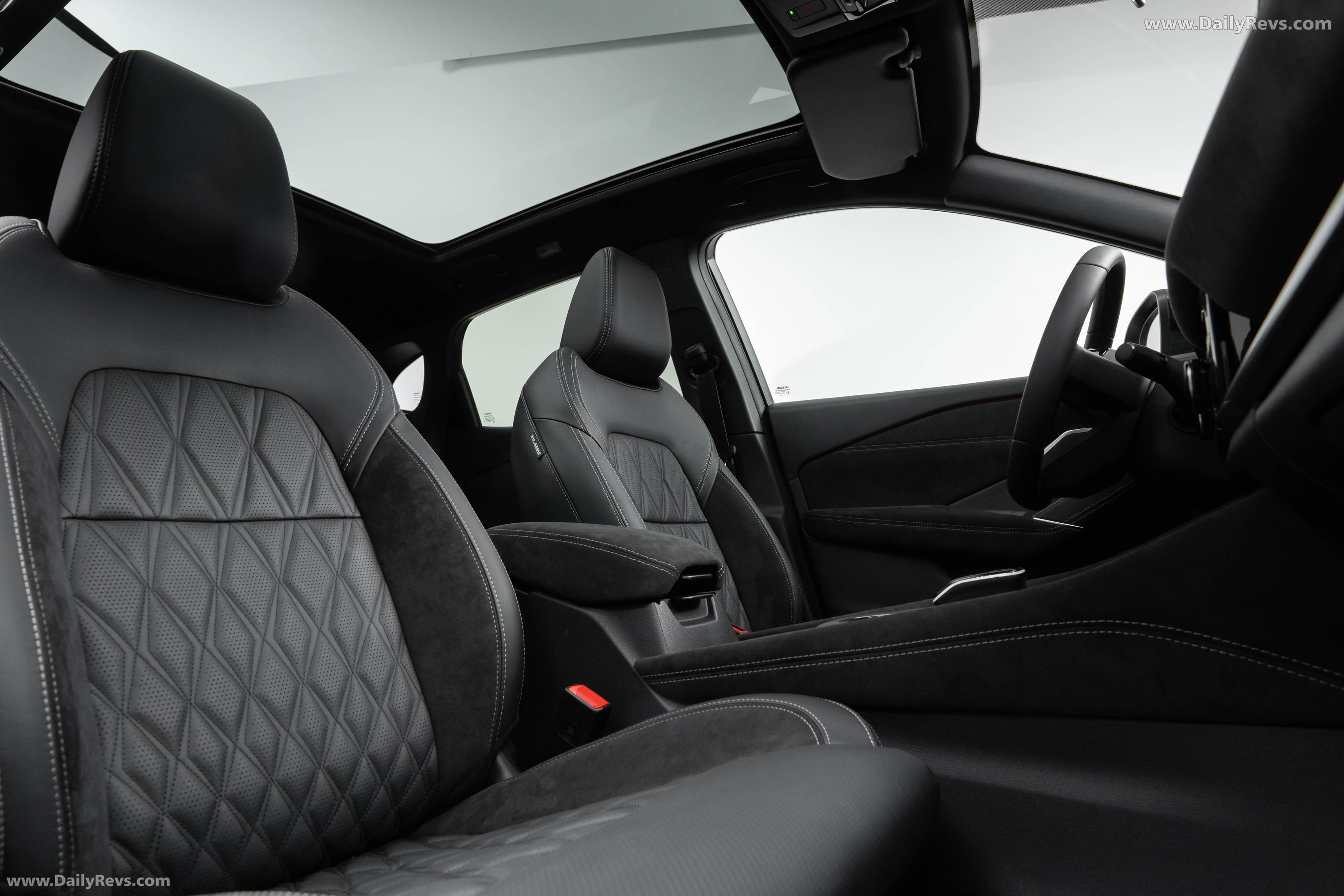 2026 Nissan Qashqai e‐POWER Fuji Sunset Red Interior