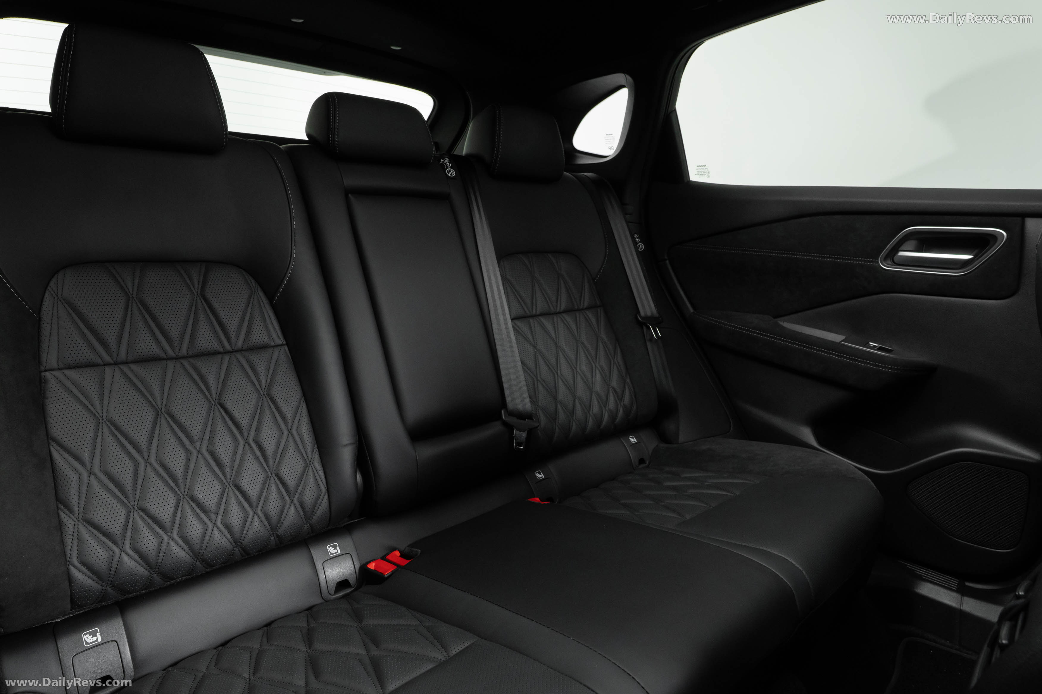 2026 Nissan Qashqai e‐POWER Fuji Sunset Red Interior