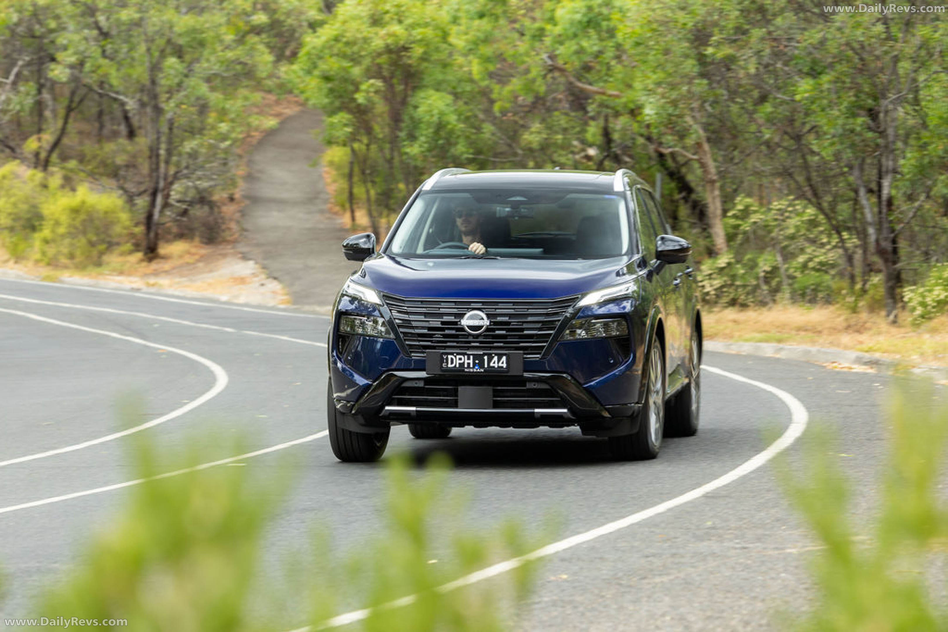 2026 Nissan X-Trail Ti-L e-POWER Front View