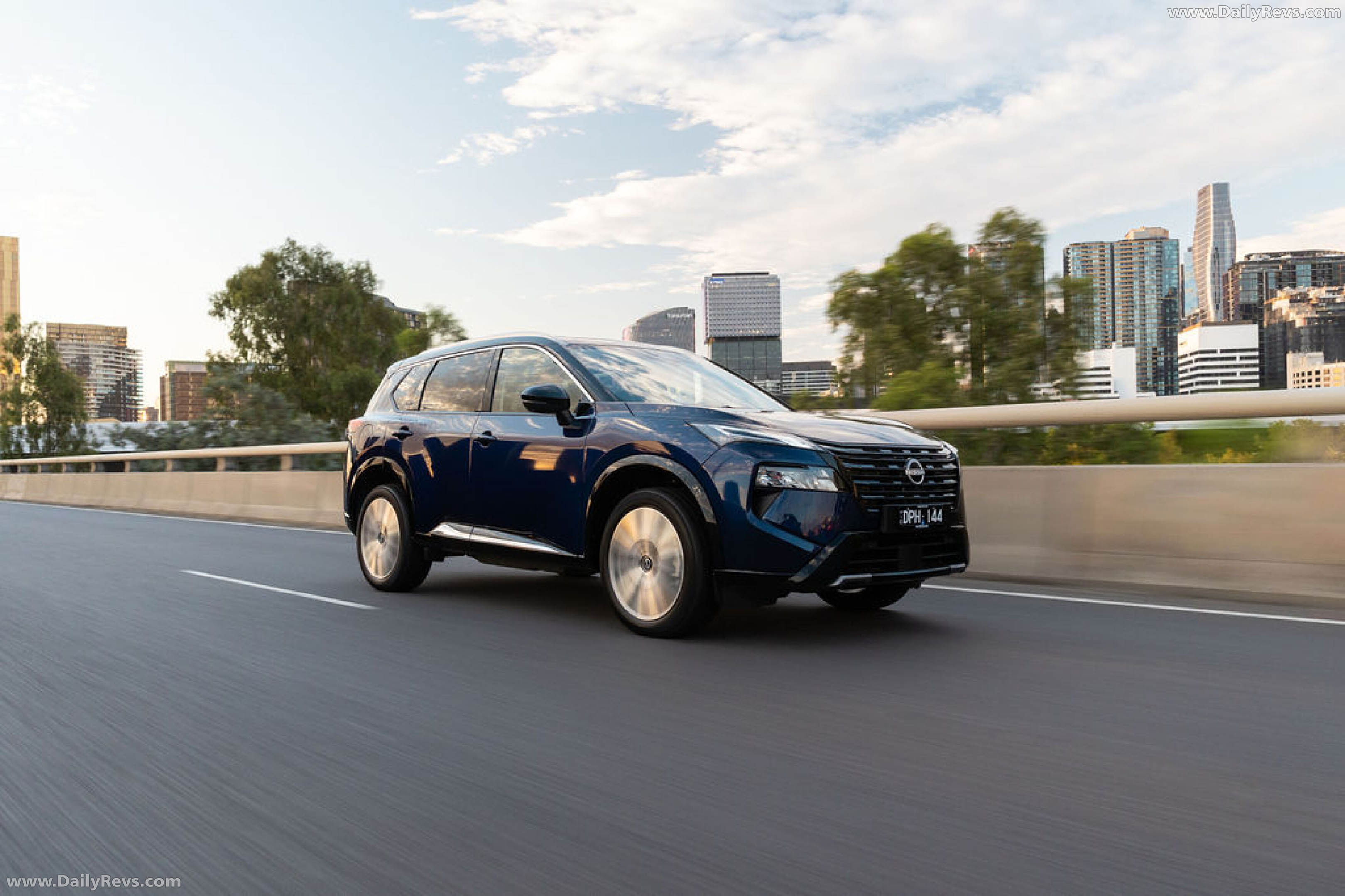 2026 Nissan X-Trail Ti-L e-POWER Front View