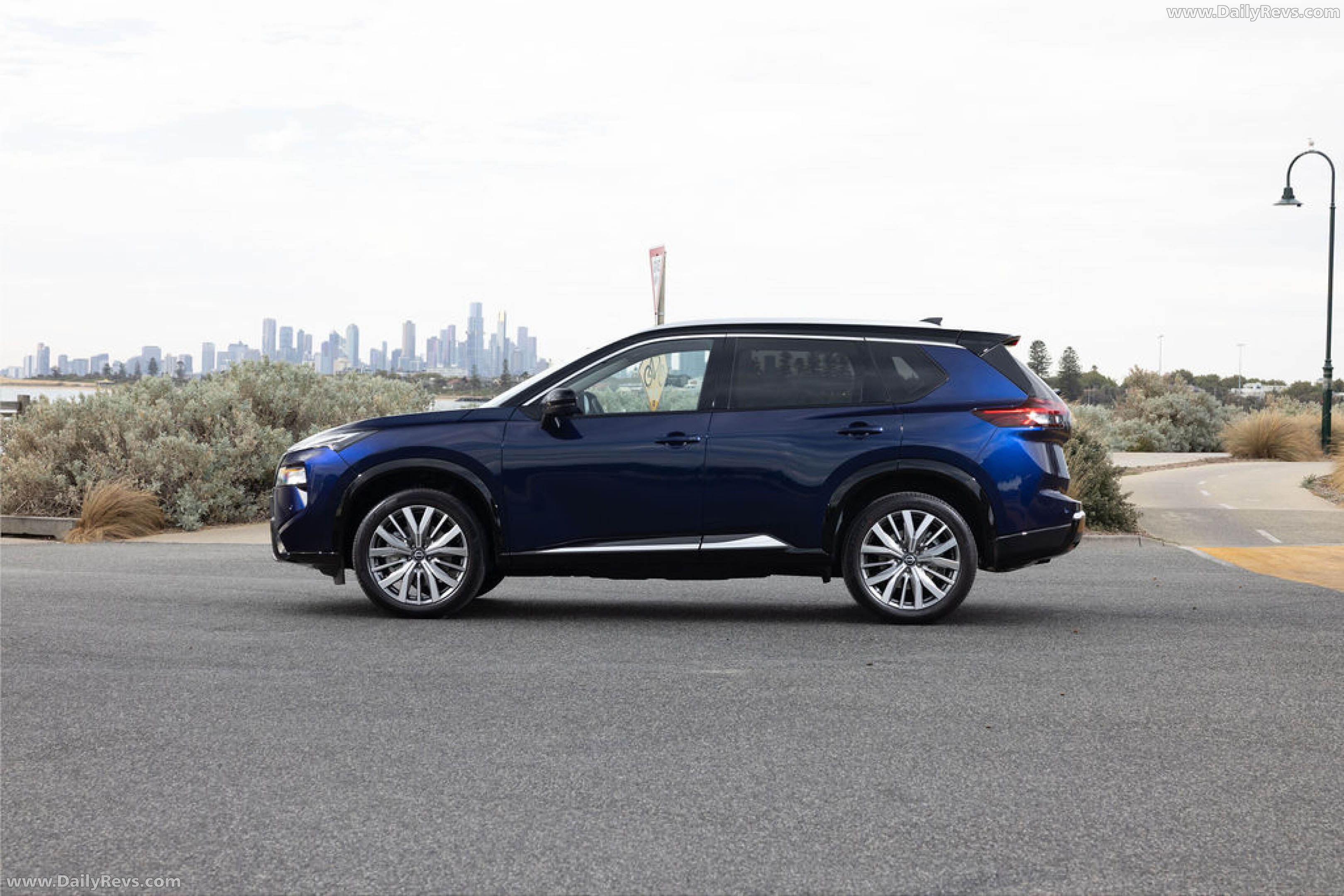 2026 Nissan X-Trail Ti-L e-POWER Side View