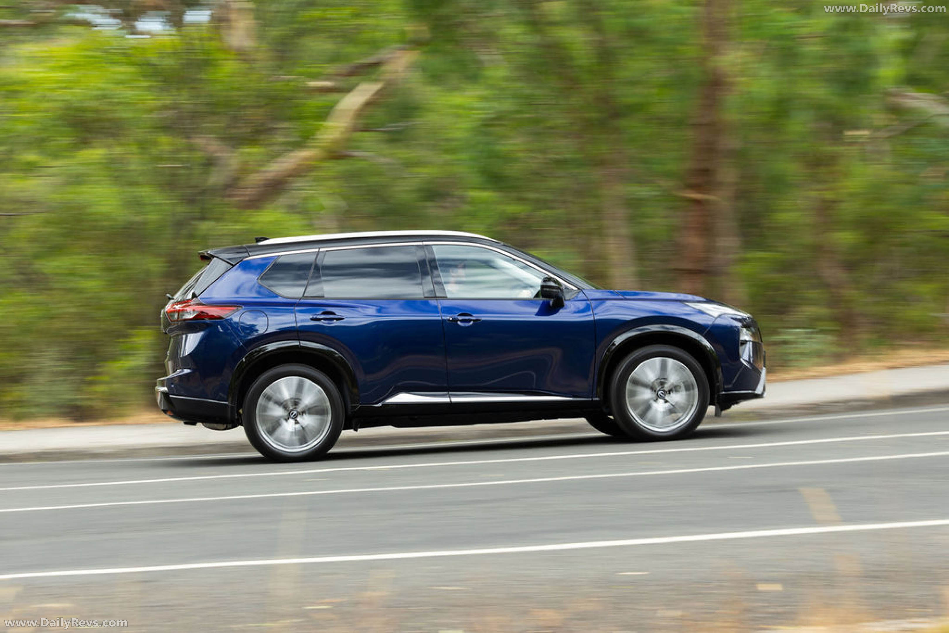 2026 Nissan X-Trail Ti-L e-POWER Side View