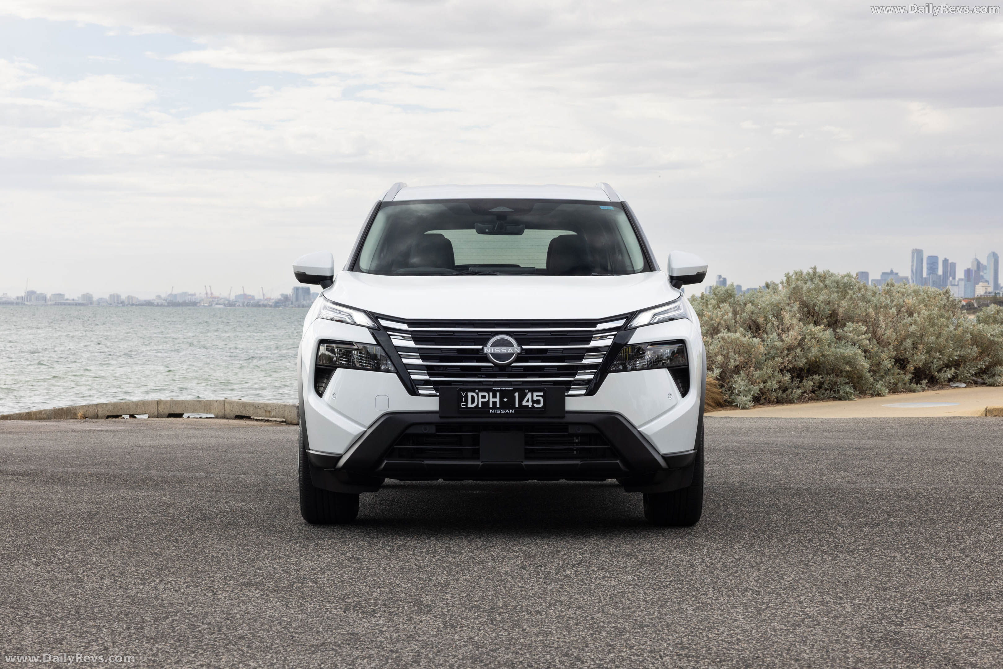 2026 Nissan X-Trail ST-L Front View