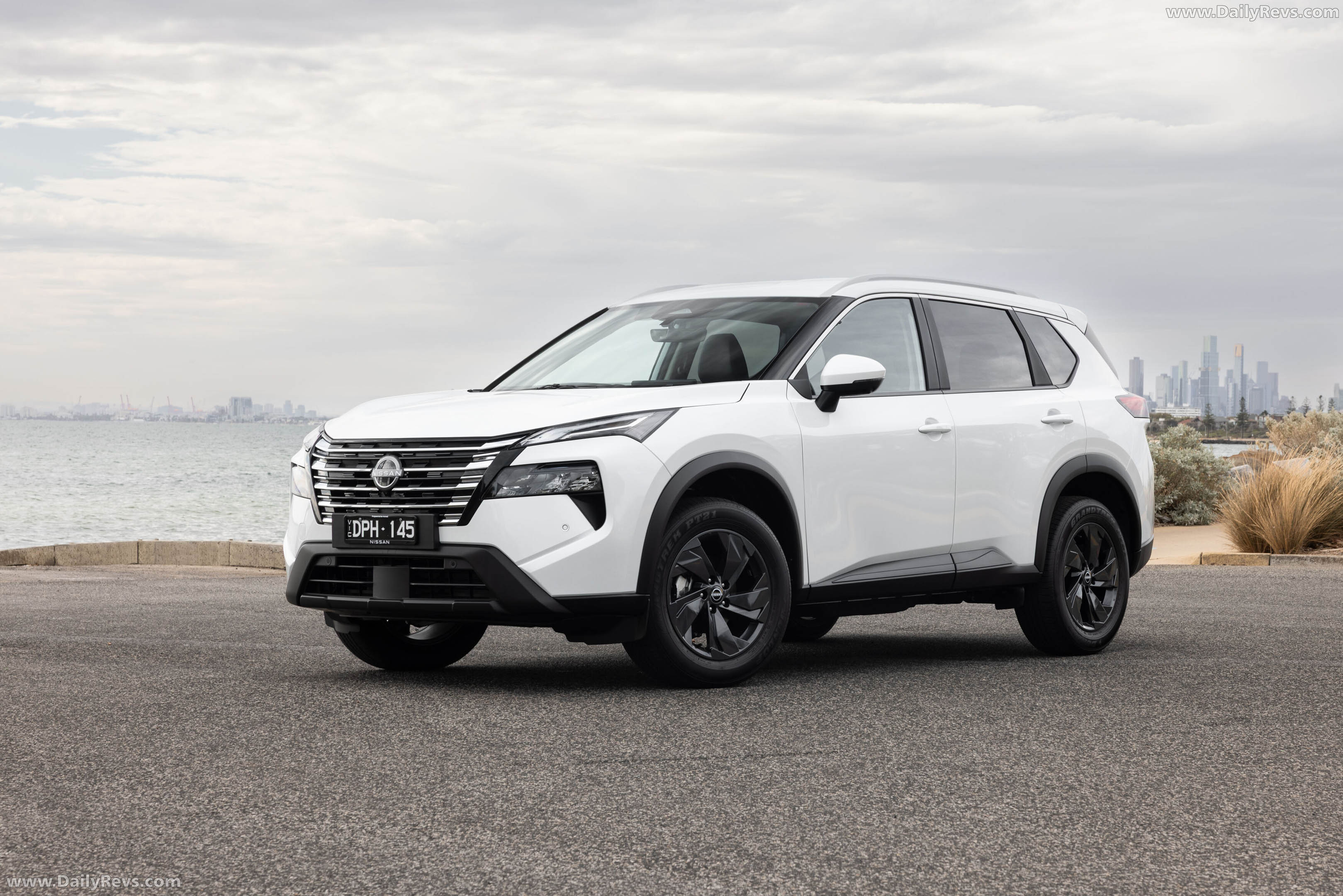 2026 Nissan X-Trail ST-L Front View