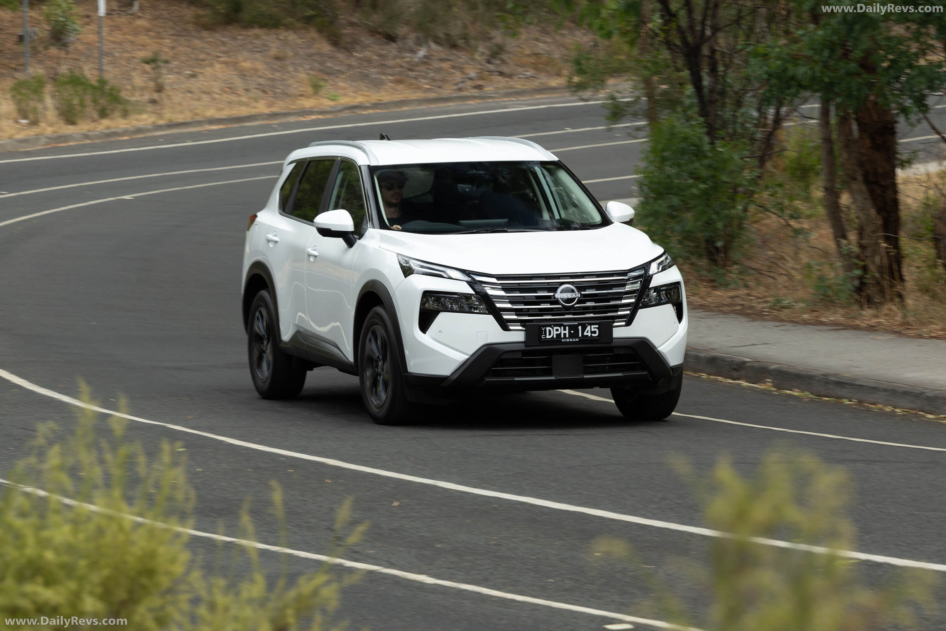 2026 Nissan X-Trail ST-L Front View