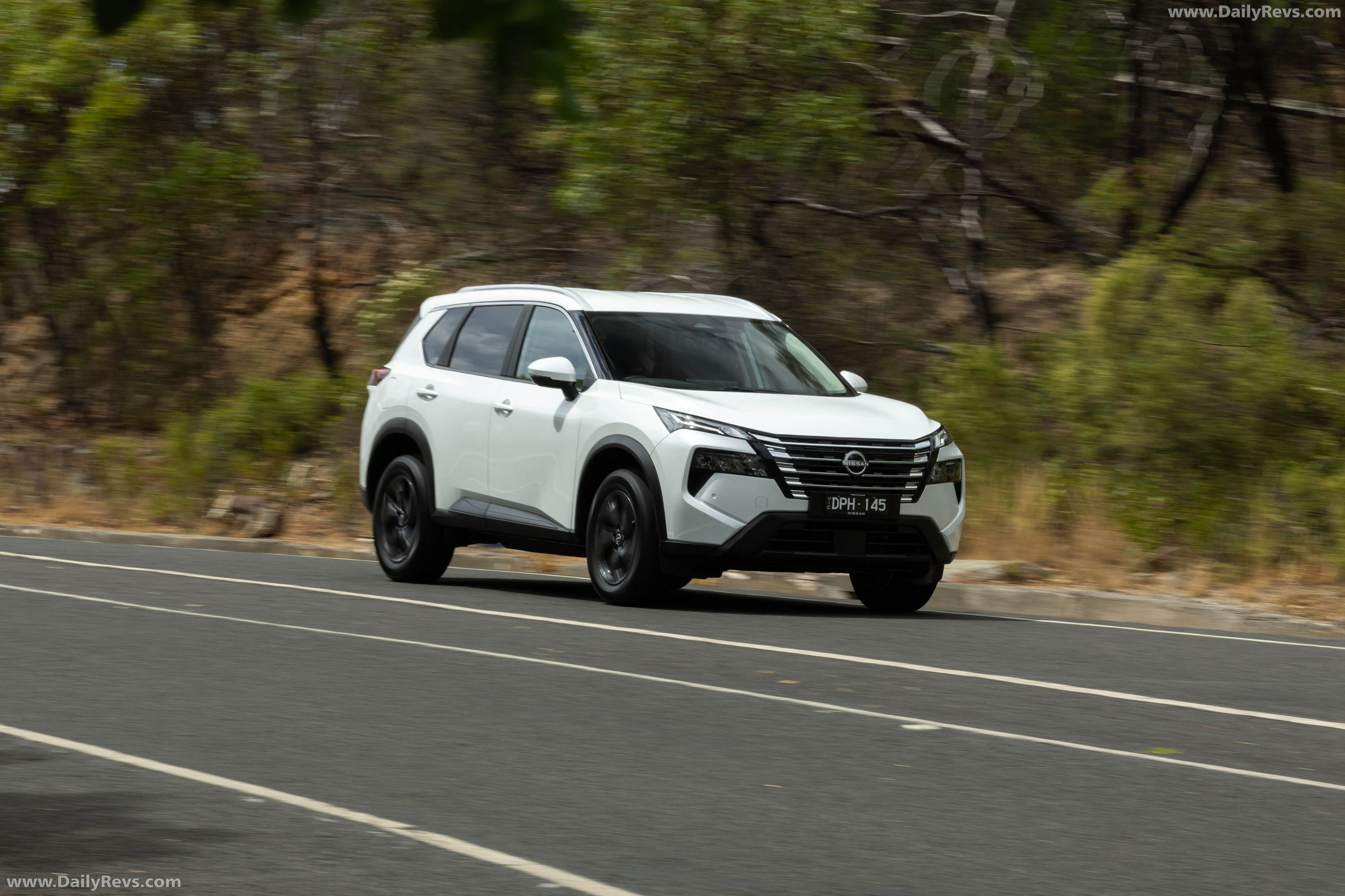 2026 Nissan X-Trail ST-L Front View