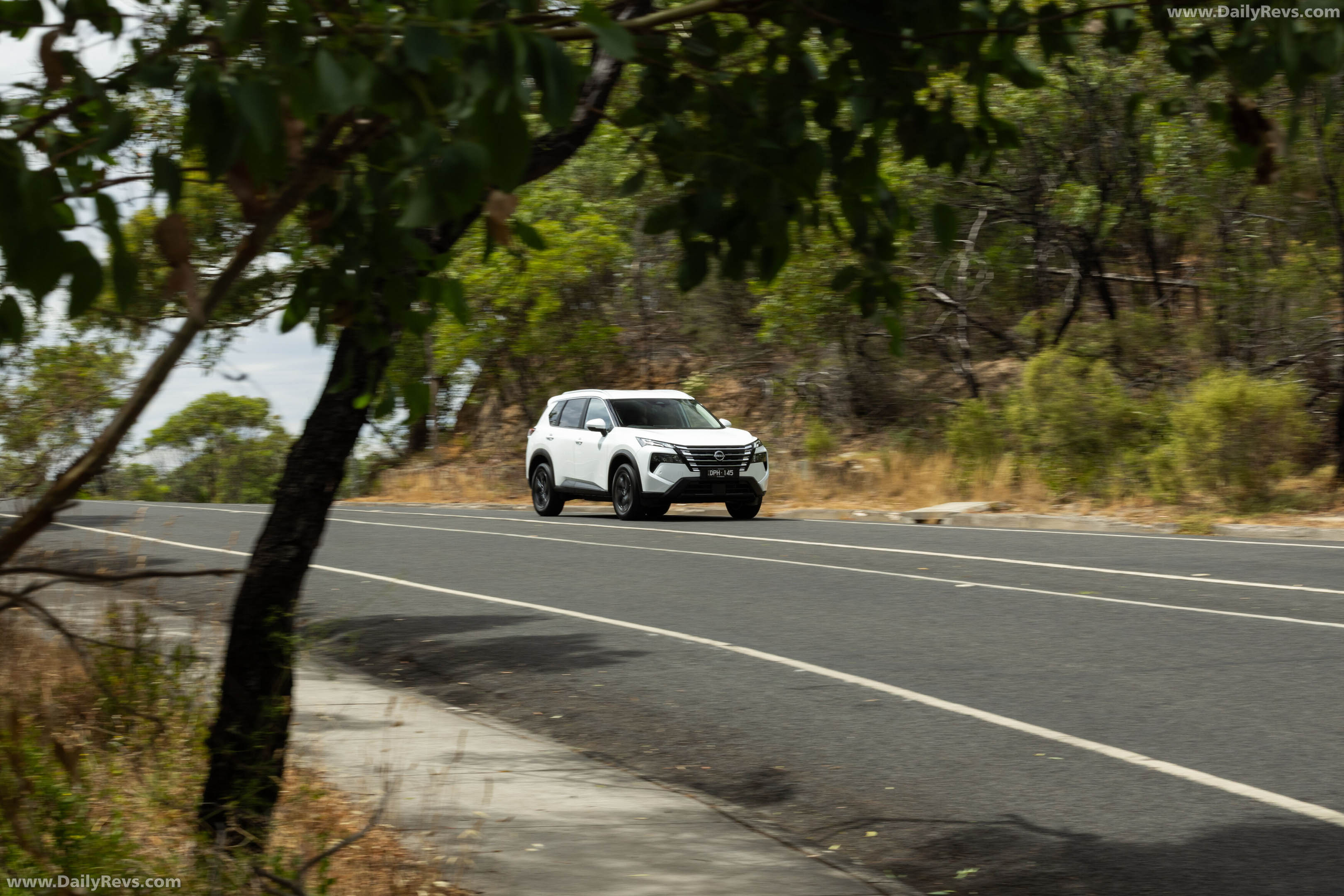 2026 Nissan X-Trail ST-L Front View